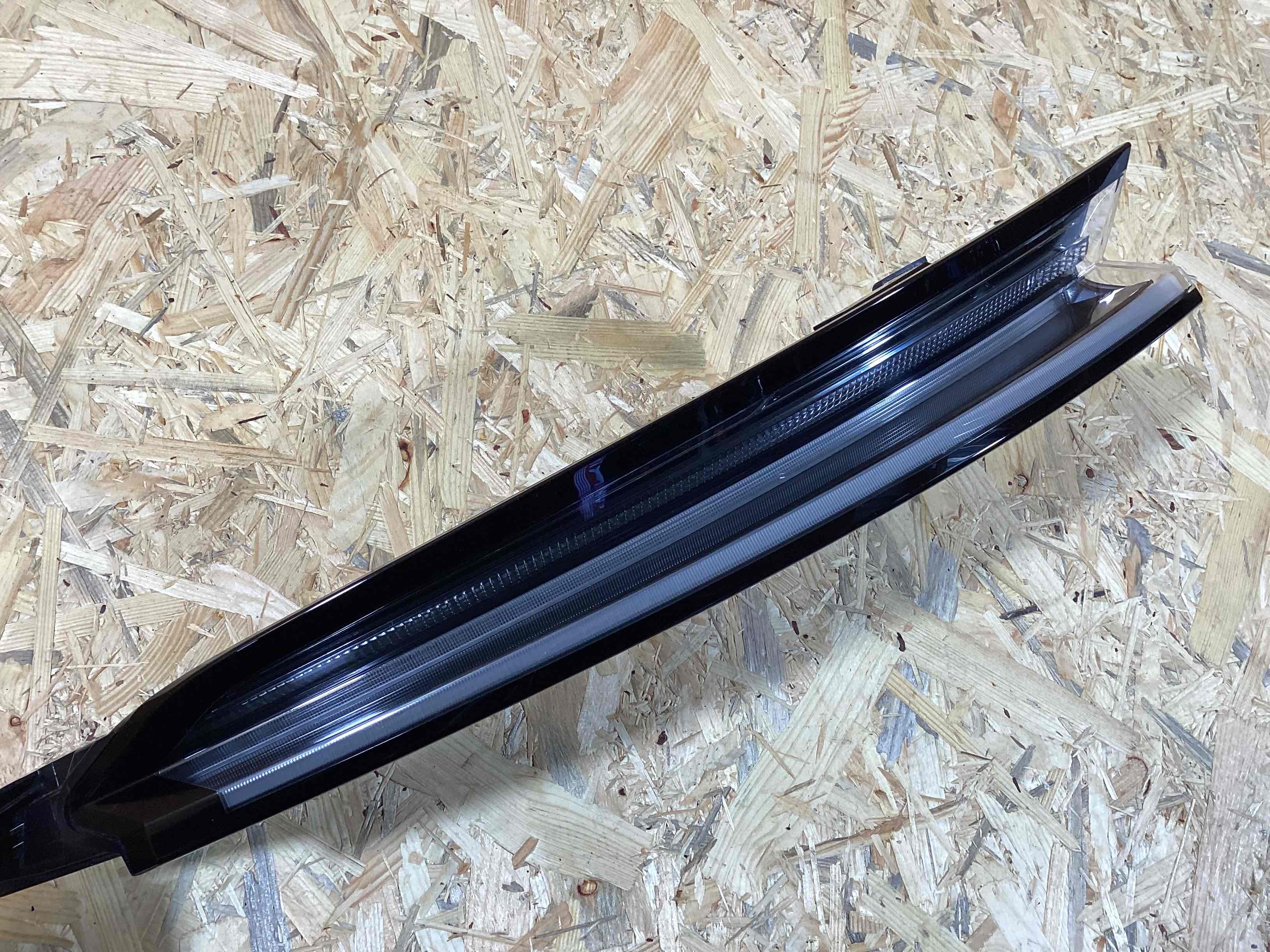 Фонарь задний правый Porsche Taycan 230326-105