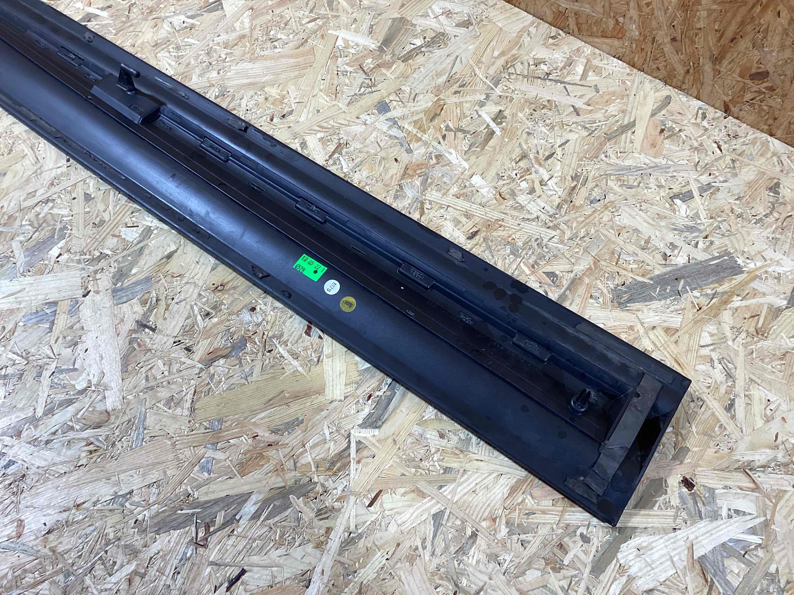 Молдинг двери передней левой Porsche Macan 230326-110