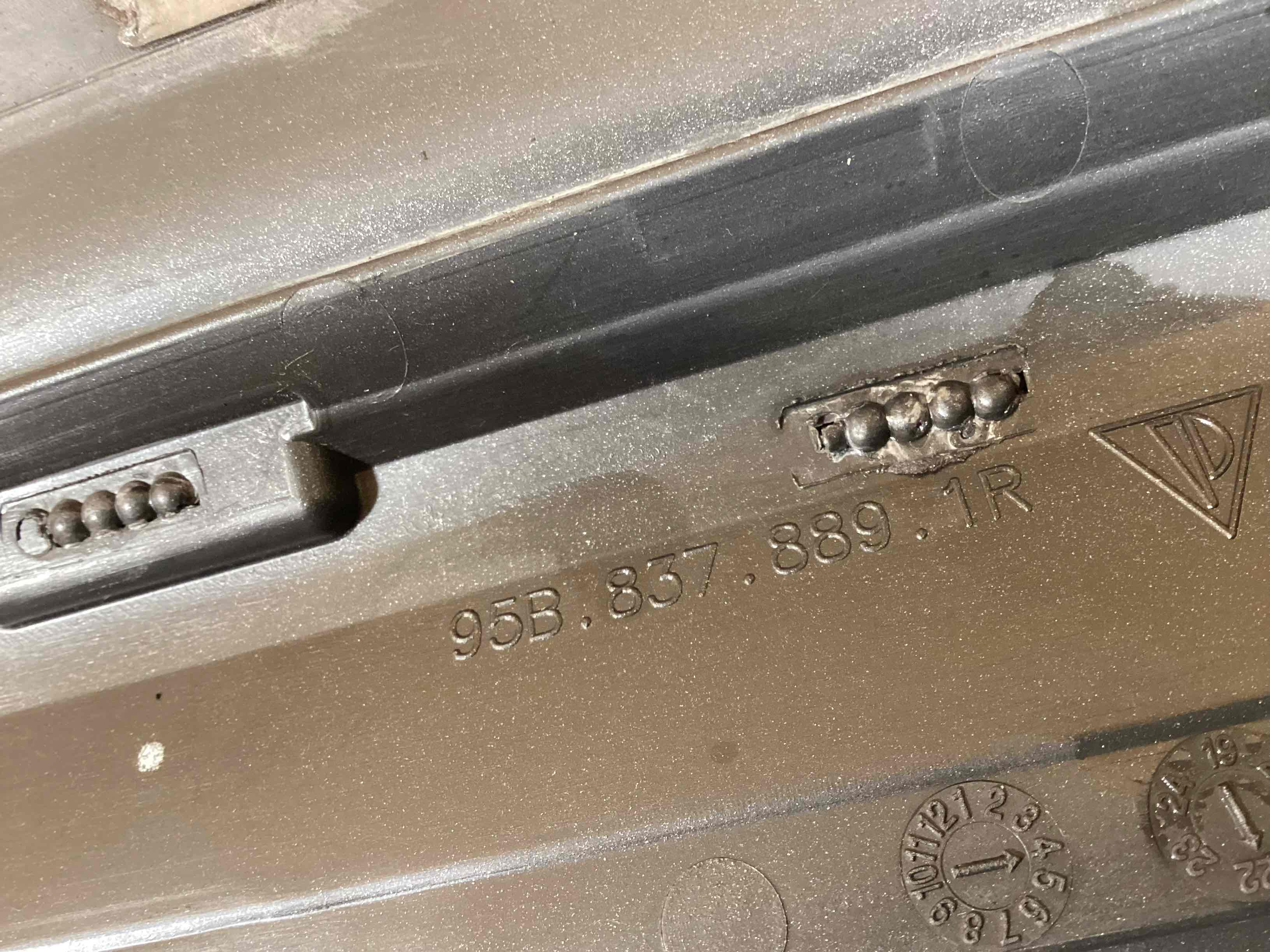 Молдинг двери передней левой Porsche Macan 230326-110