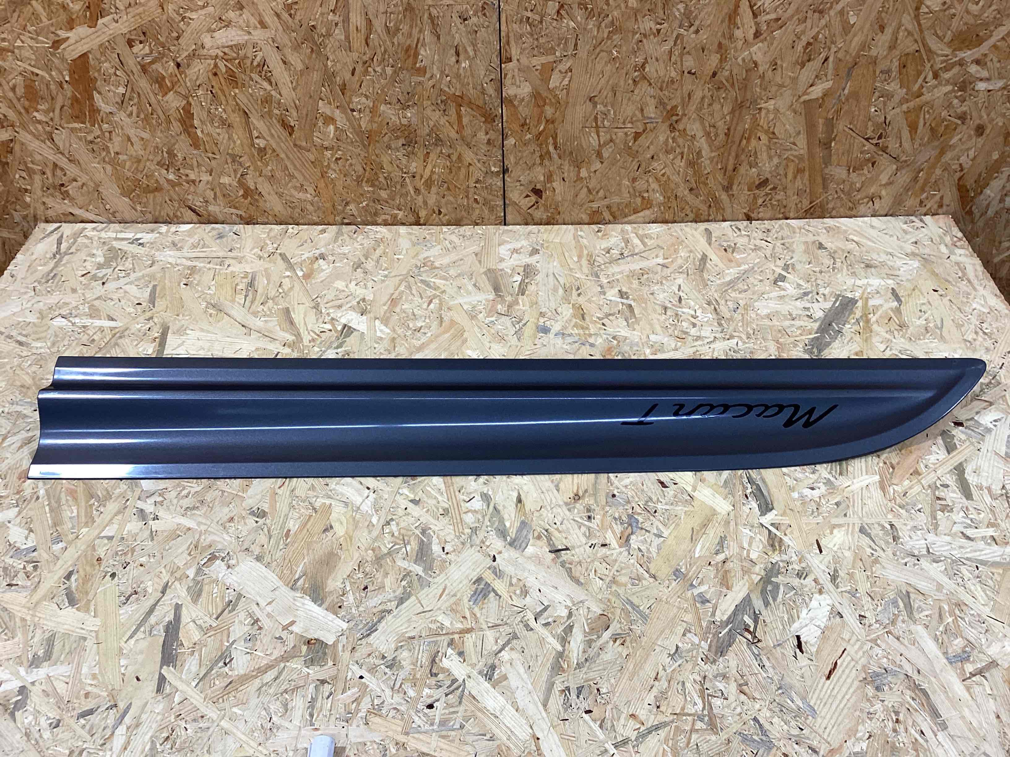 Молдинг двери передней левой Porsche Macan 230326-110