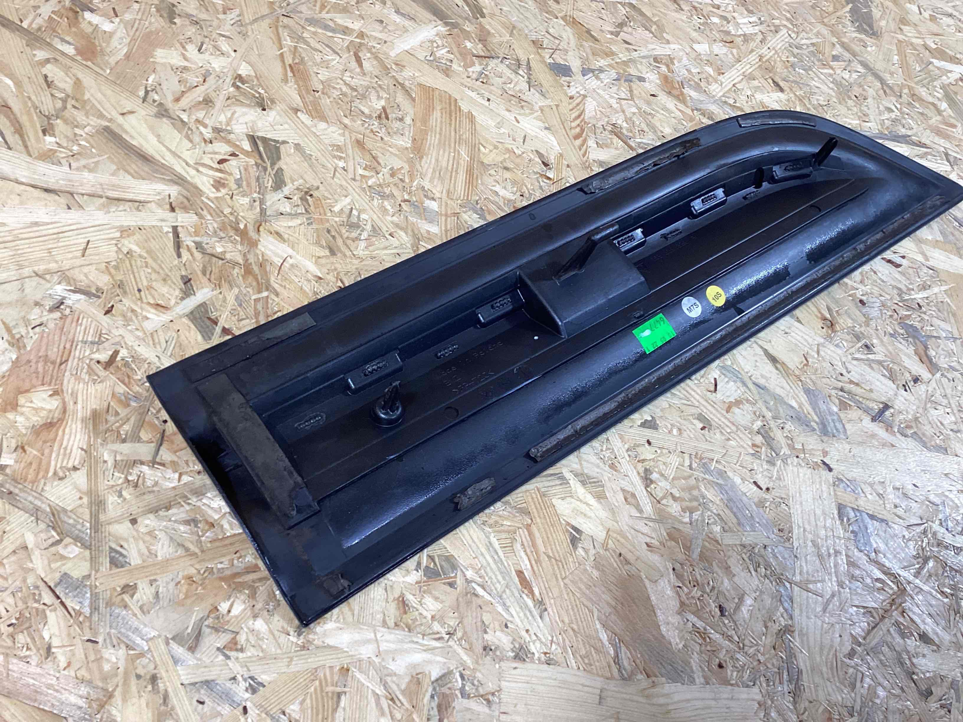 Молдинг двери задней левой Porsche Macan 230326-111