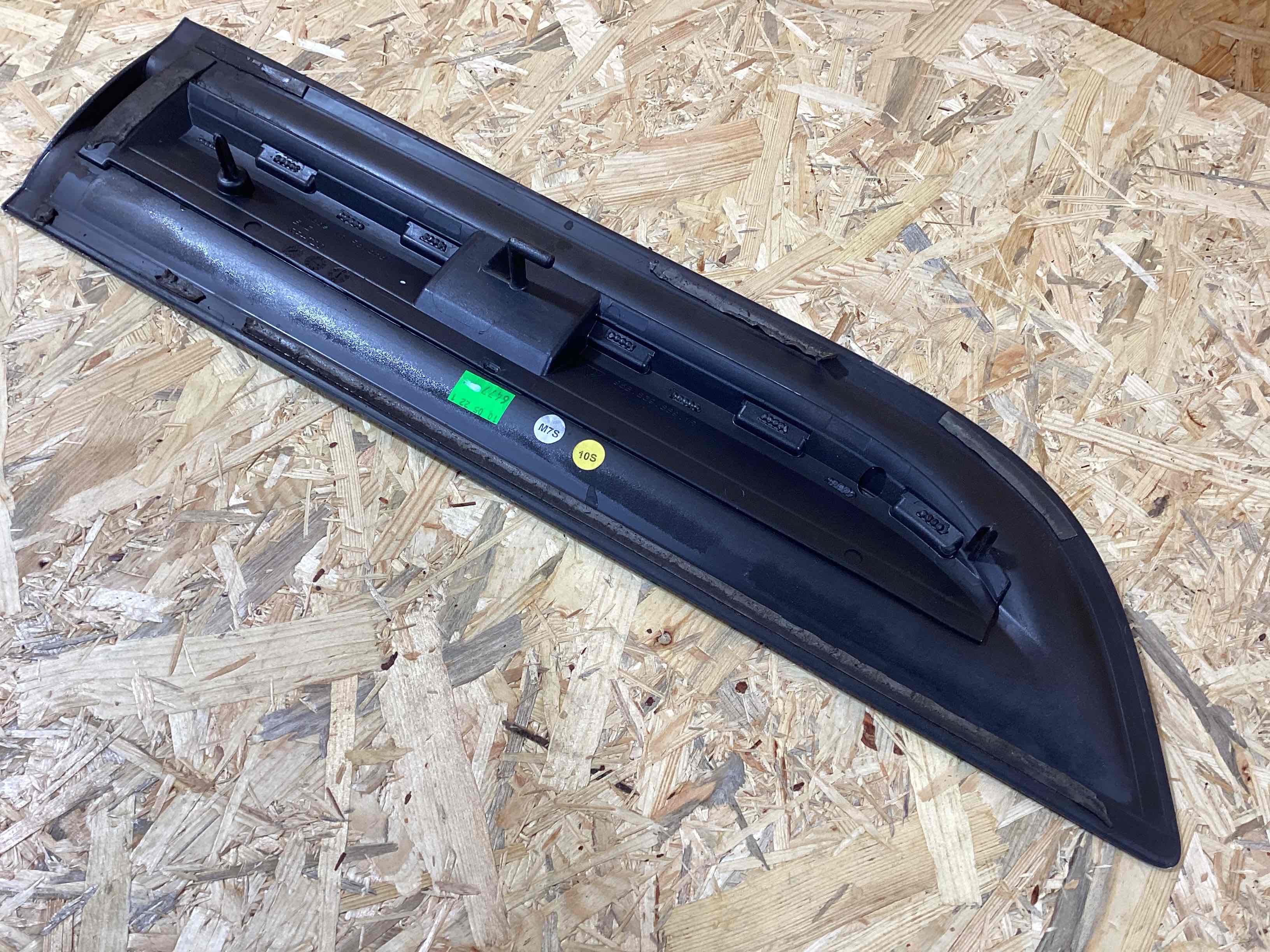 Молдинг двери задней левой Porsche Macan 230326-111