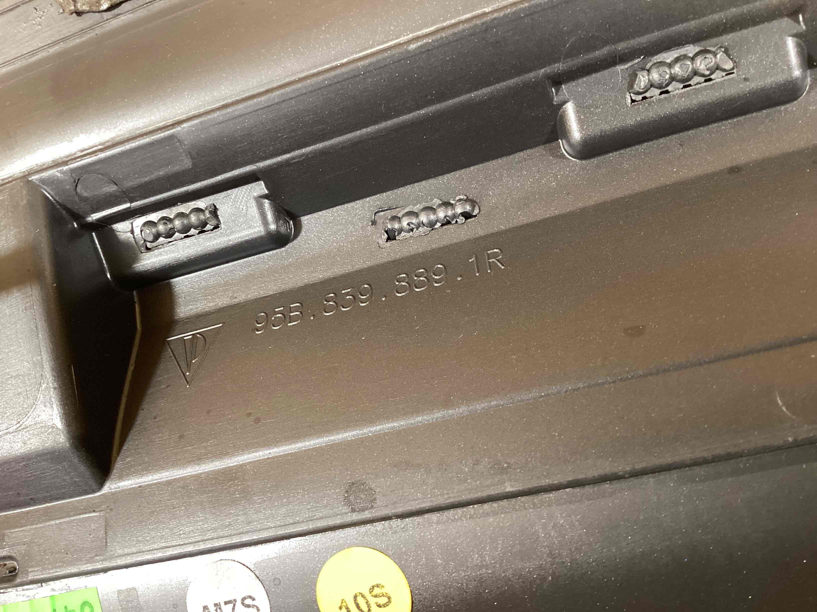 Молдинг двери задней левой Porsche Macan 230326-111