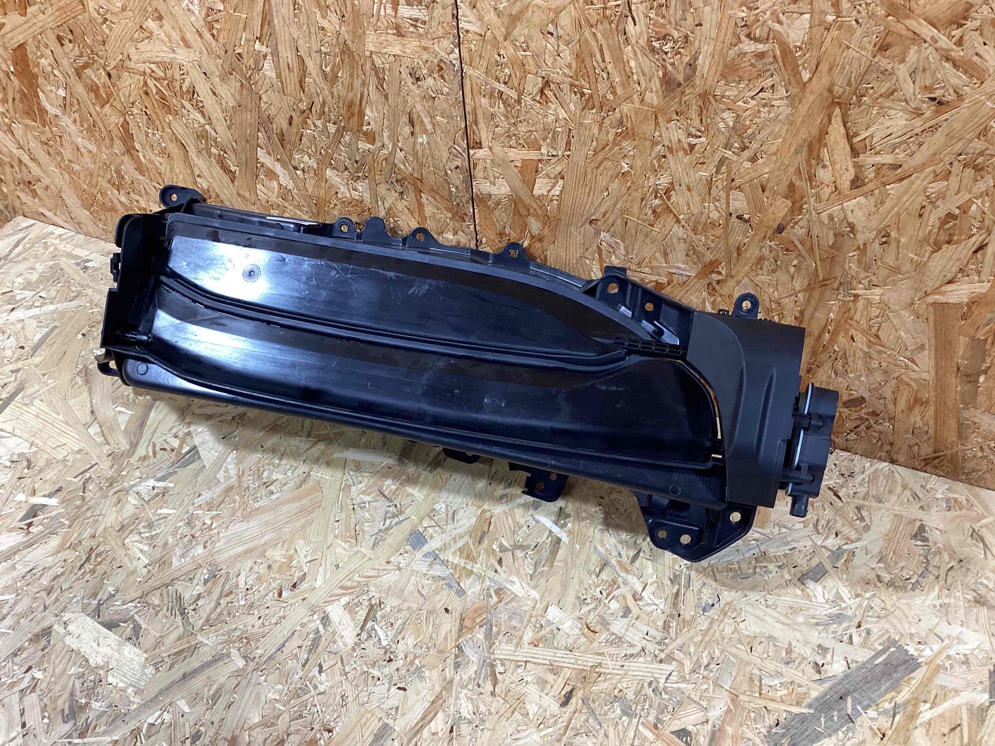 Жалюзи радиатора Porsche Taycan 230326-112