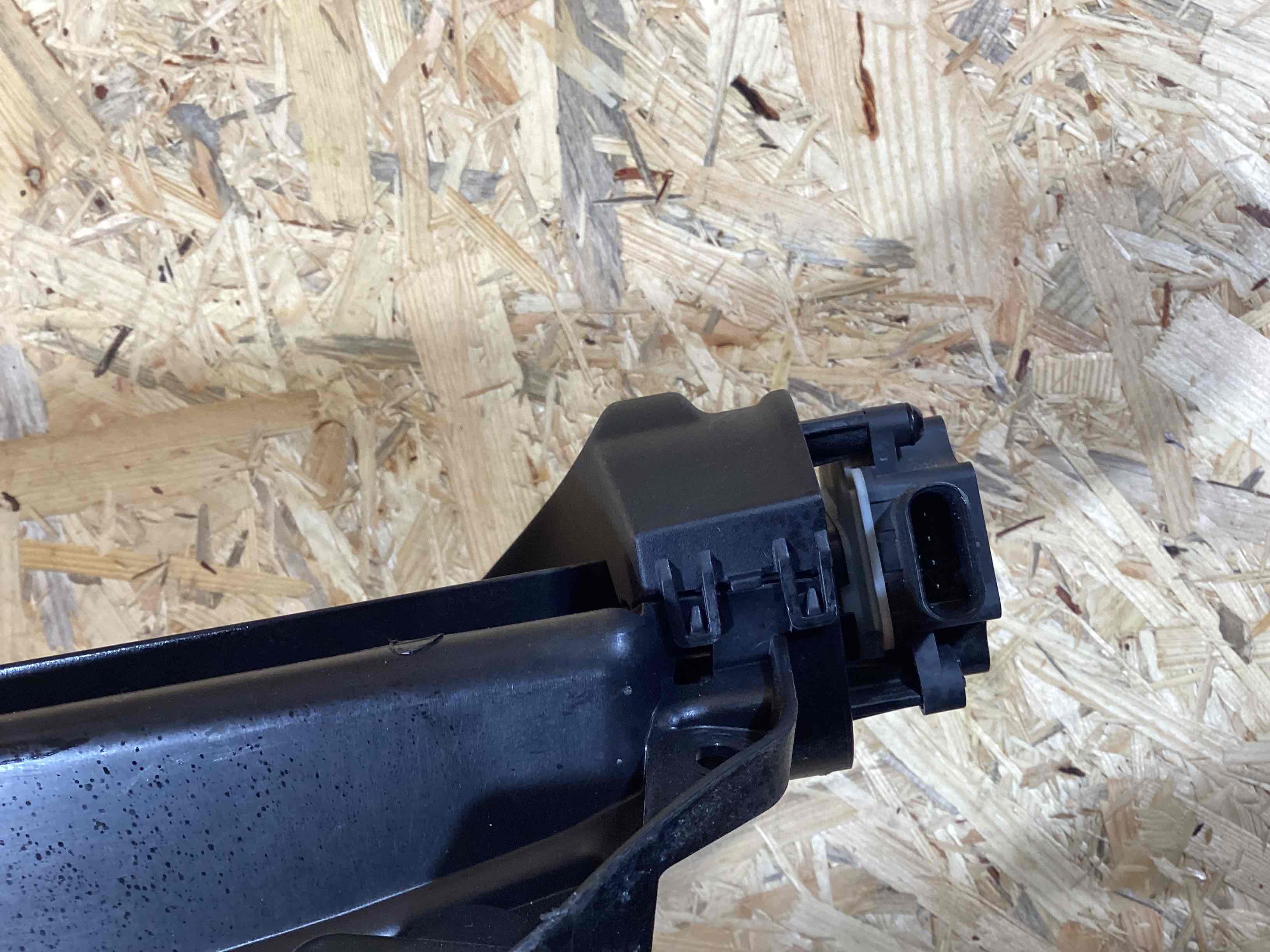 Жалюзи радиатора Porsche Taycan 230326-112