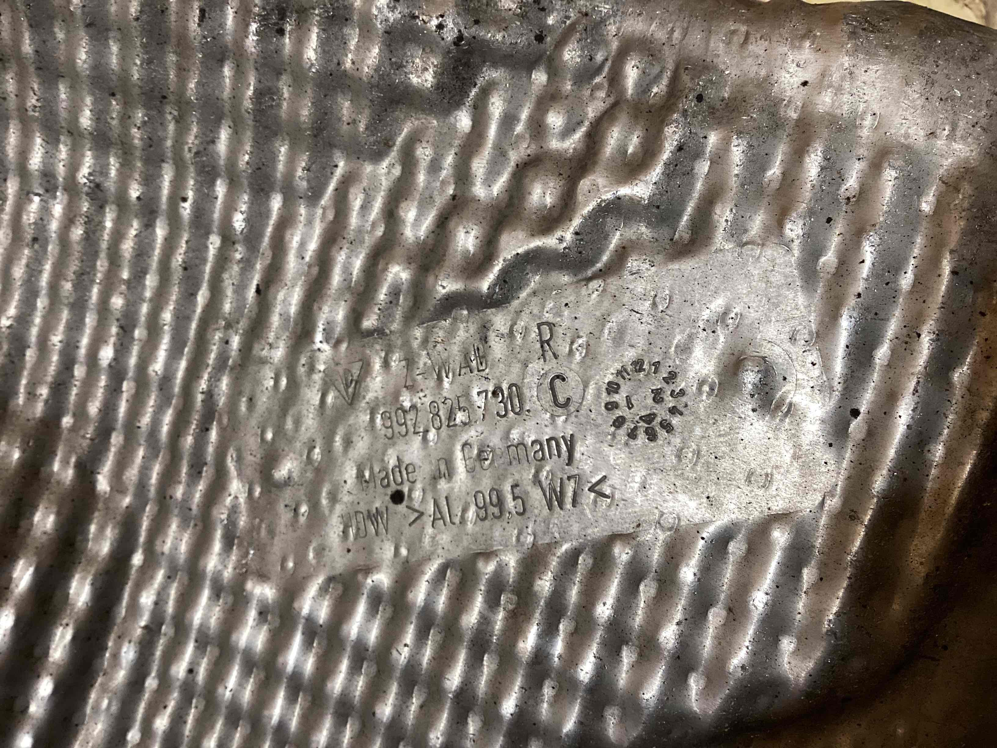 Теплоэкран, пластиковые изоляторы Porsche 911 230326-119