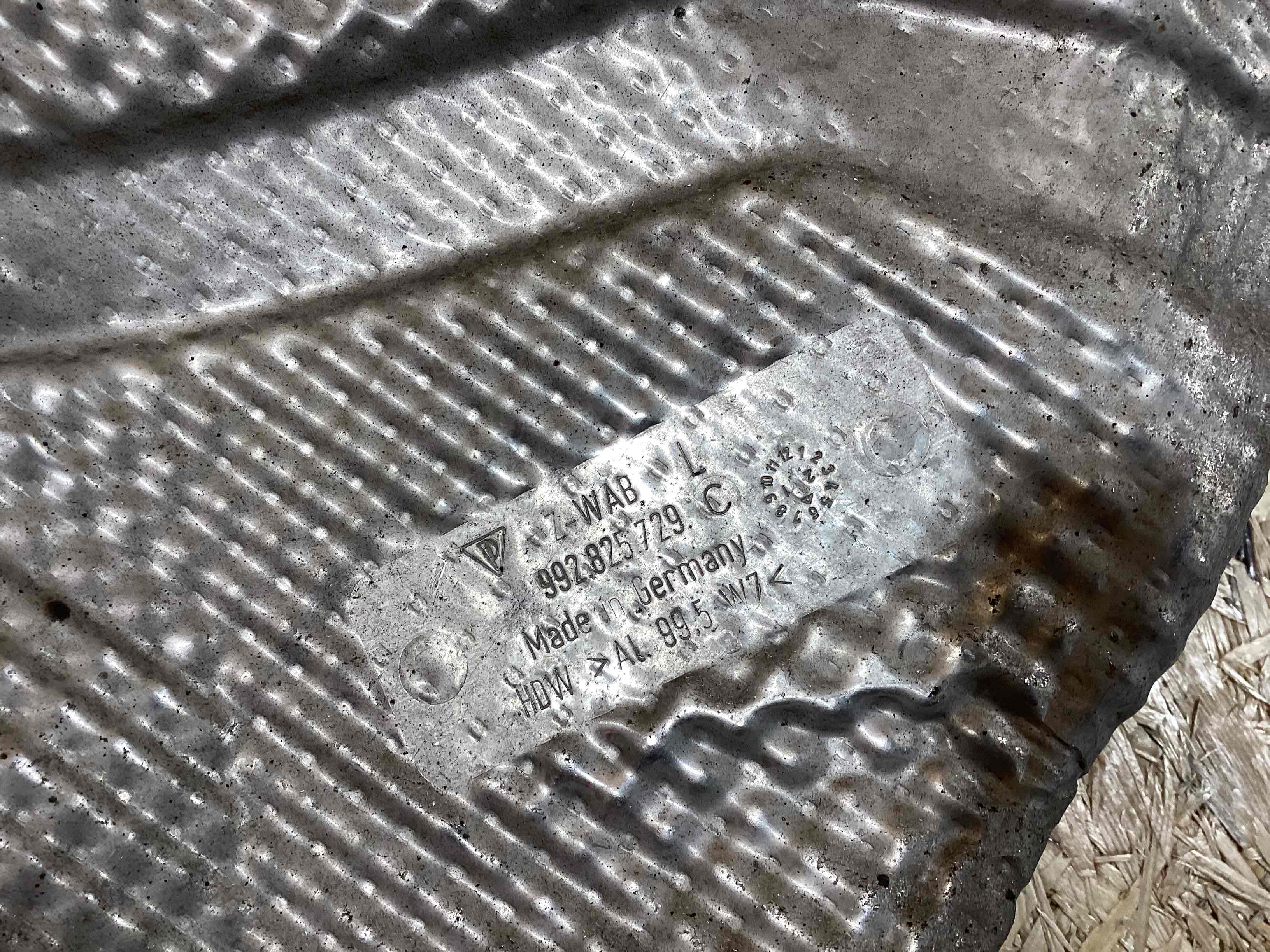 Теплоэкран, пластиковые изоляторы Porsche 911 230326-120