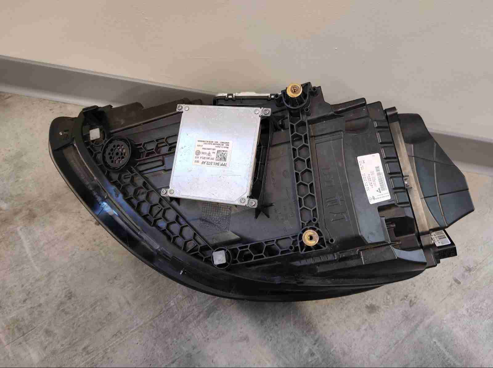 Фара правая Porsche Panamera 230426-101