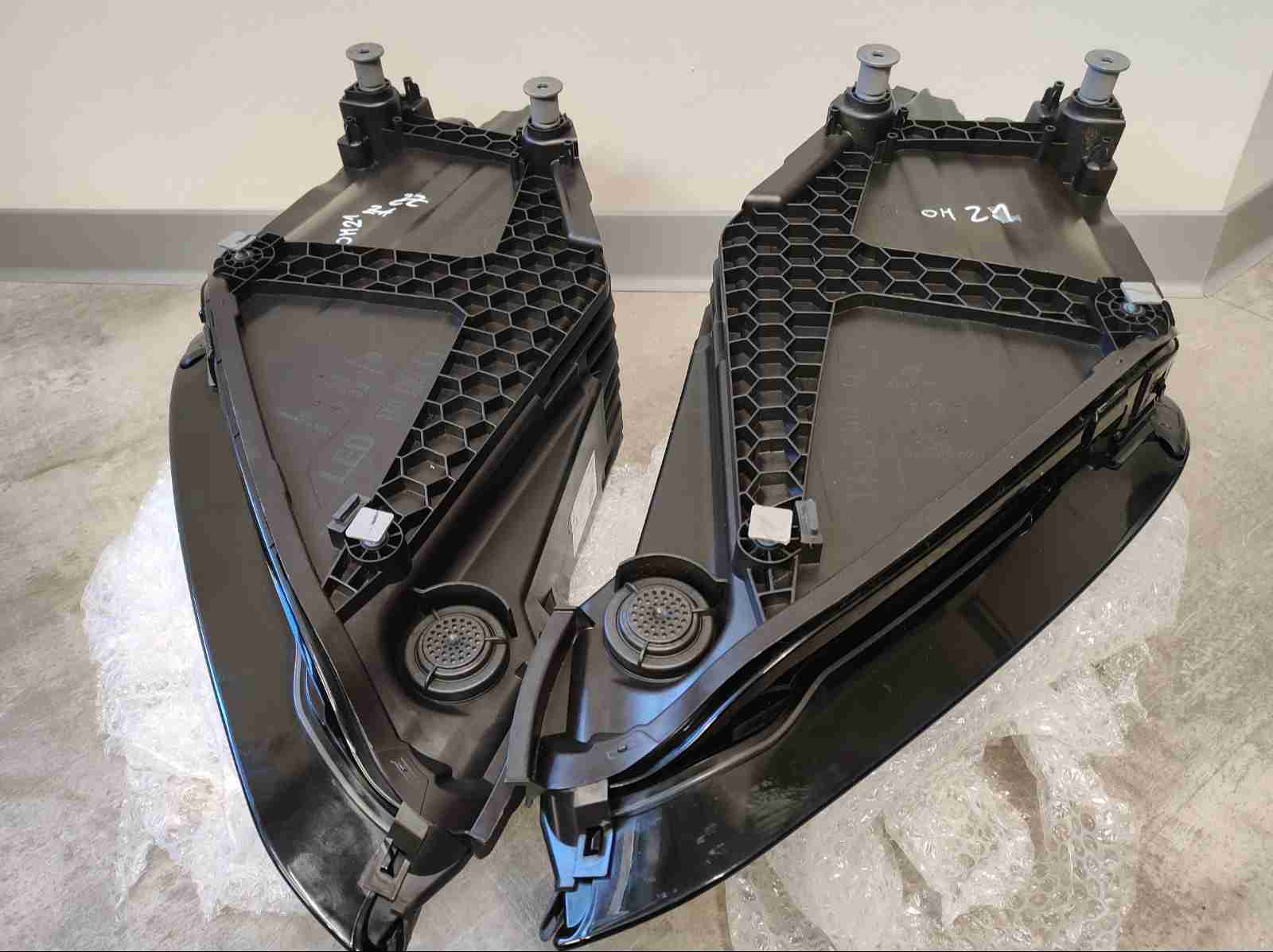 Фара правая Porsche Cayenne 230426-104