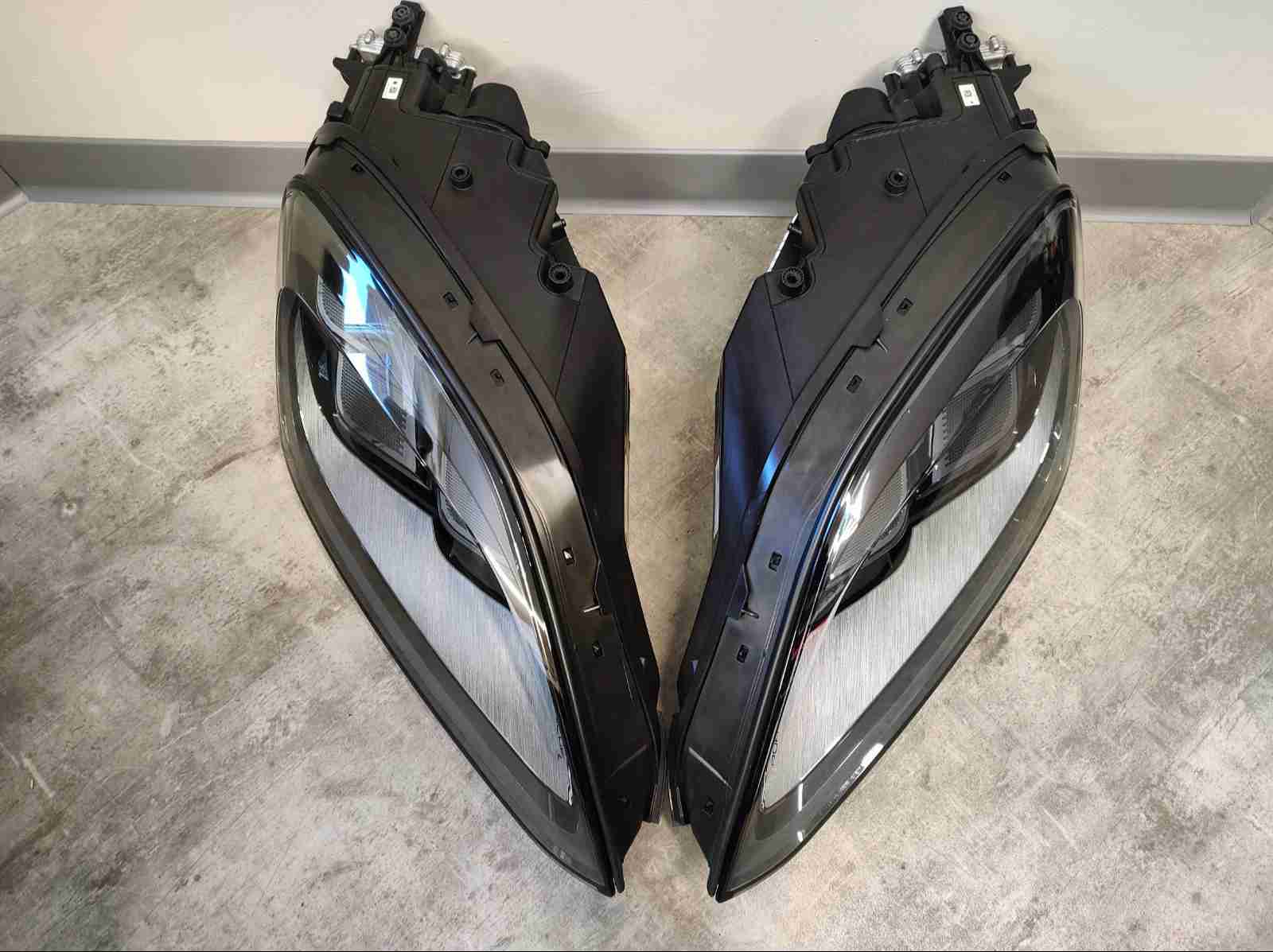 Фара правая Porsche Cayenne 230426-104