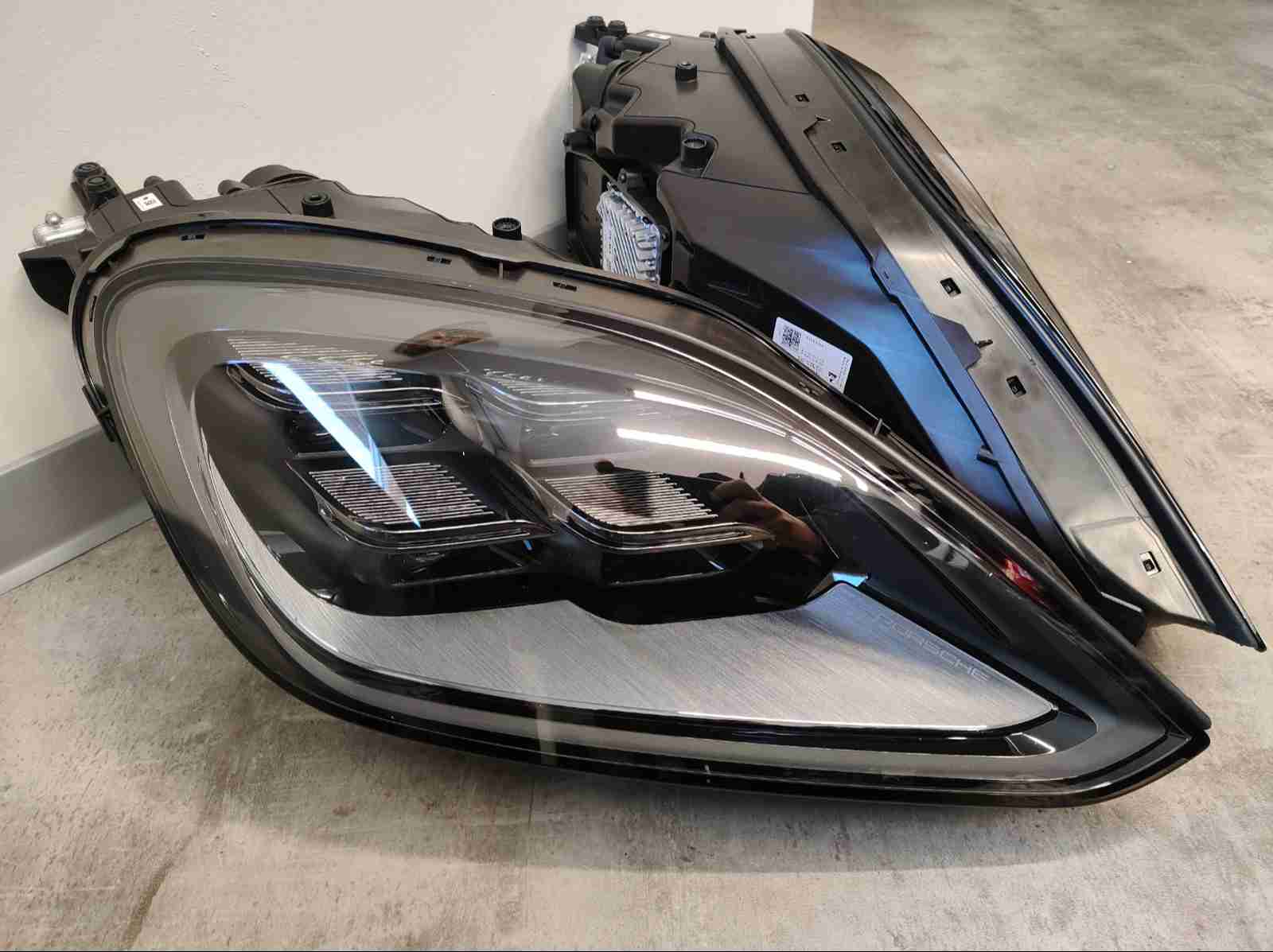 Фара правая Porsche Cayenne 230426-104