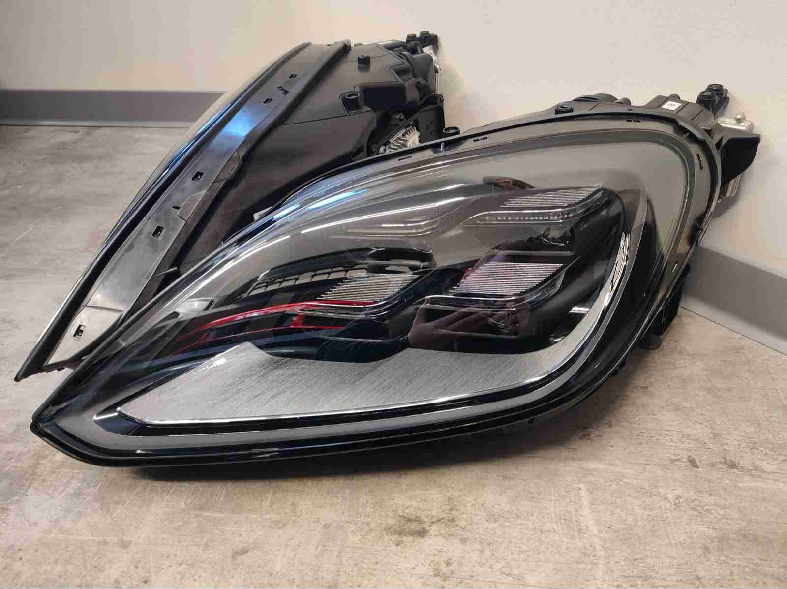 Фара правая Porsche Cayenne 230426-104