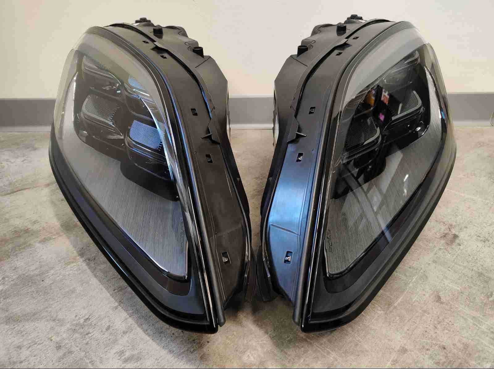 Фара правая Porsche Cayenne 230426-104