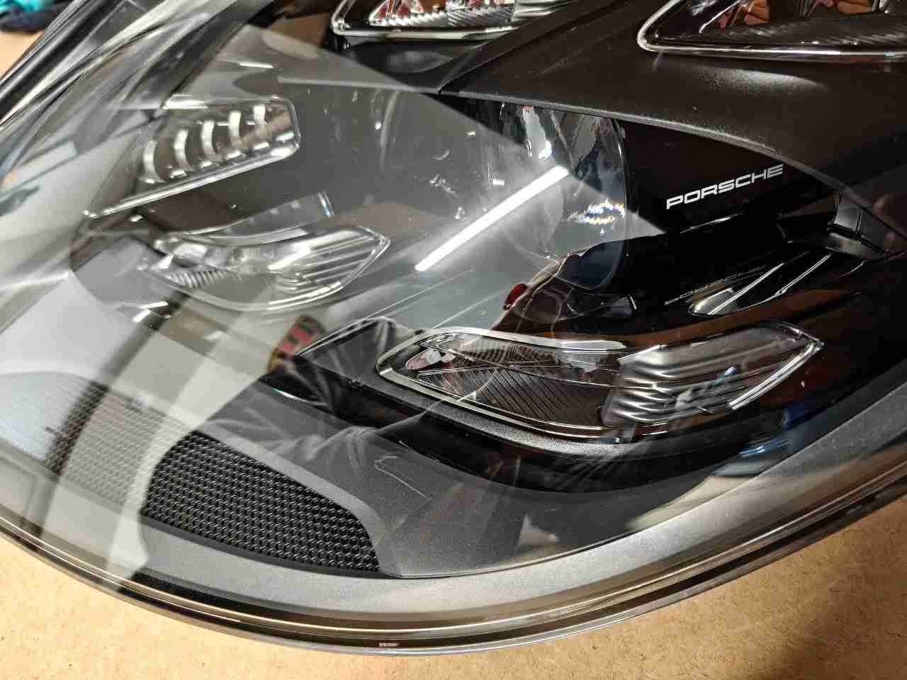 Фара права Porsche Panamera 230826-202