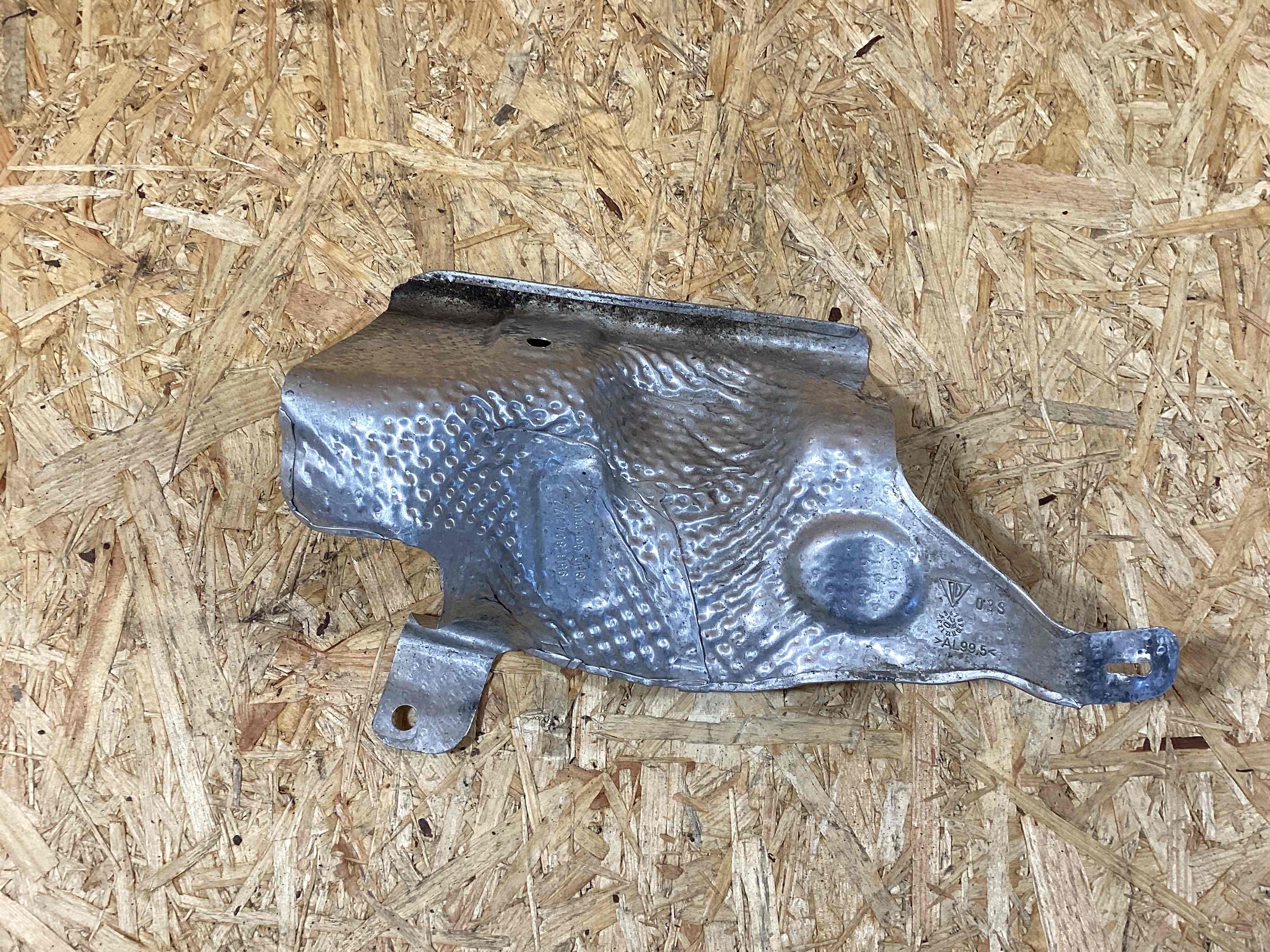 Теплоэкран, пластиковые изоляторы Porsche Macan 230925-103