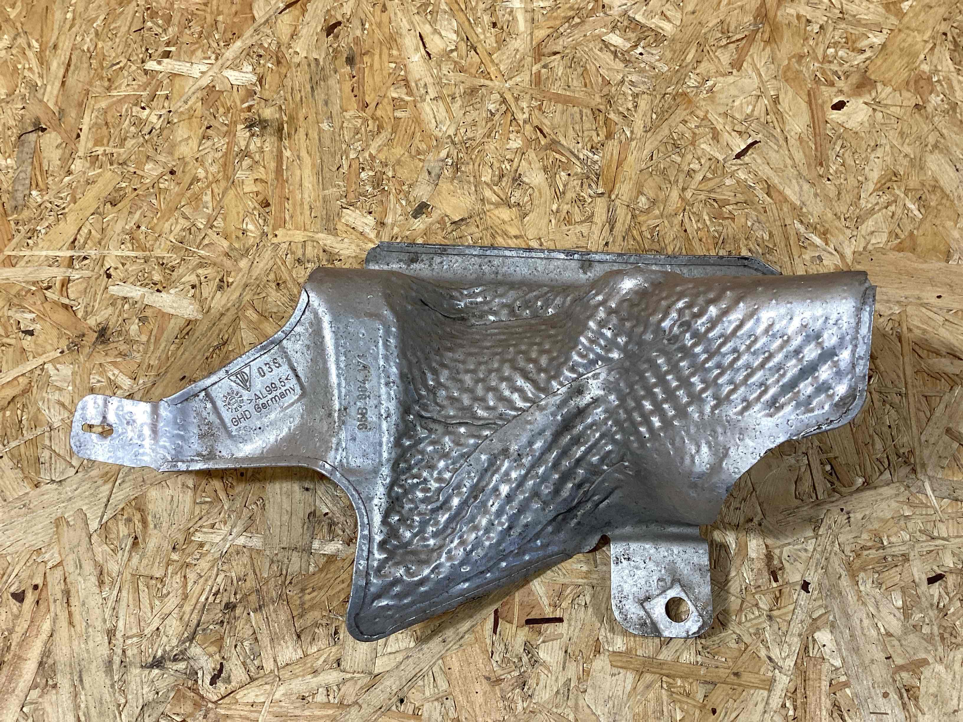 Теплоэкран, пластиковые изоляторы Porsche Macan 230925-105