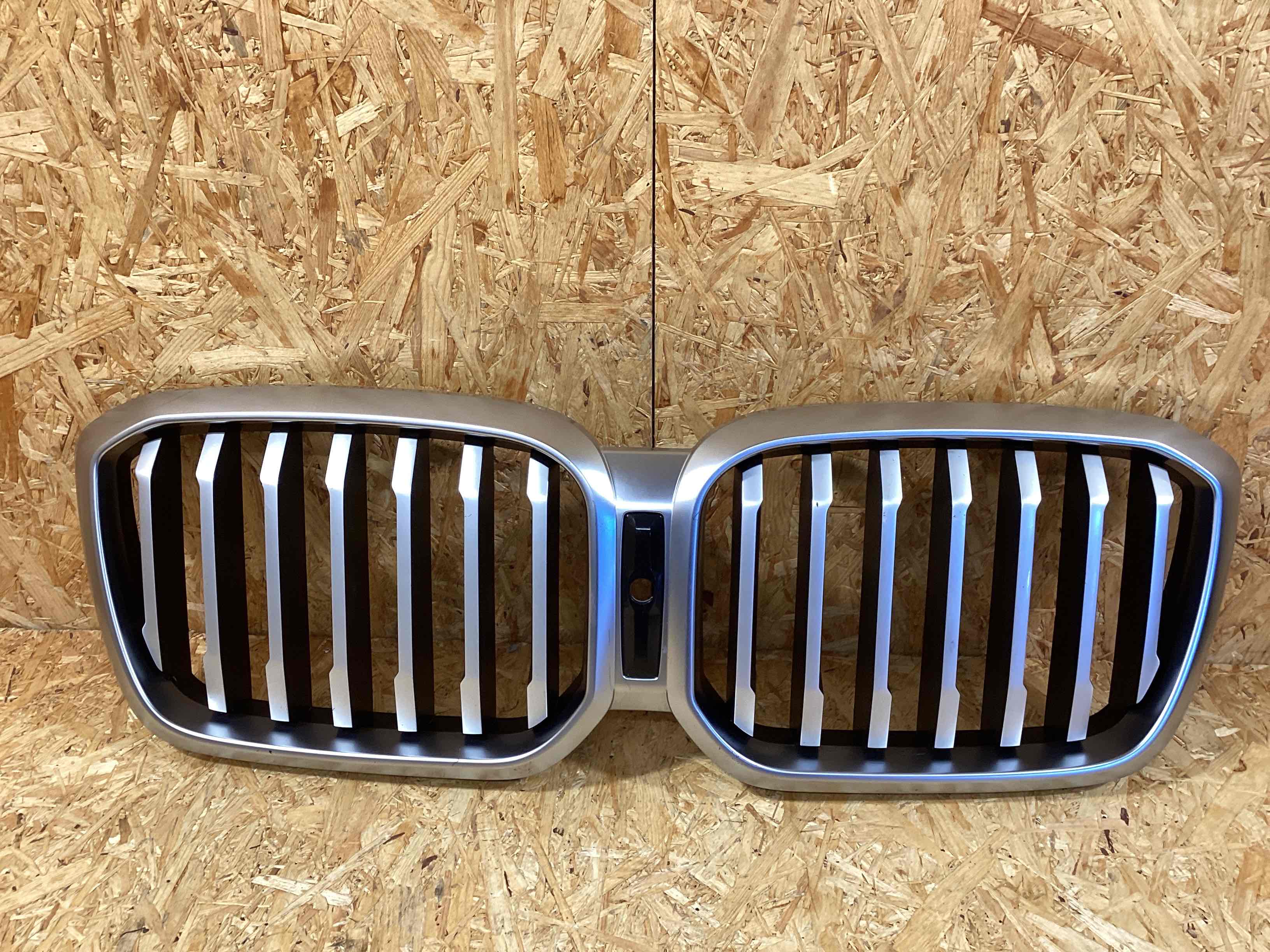 Решетка радиатора BMW X3 230925-107