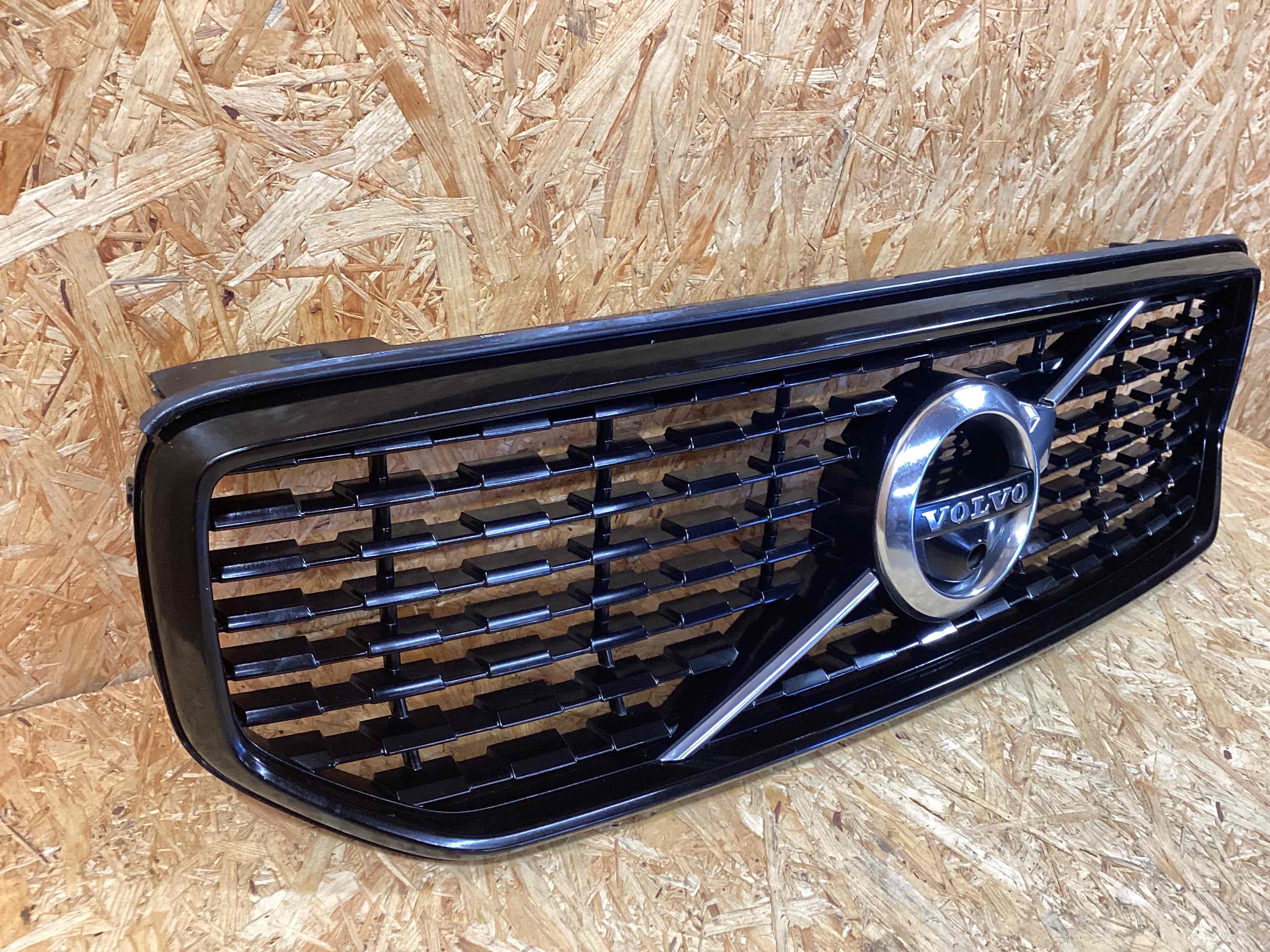 Решетка радиатора Volvo XC60 230925-109
