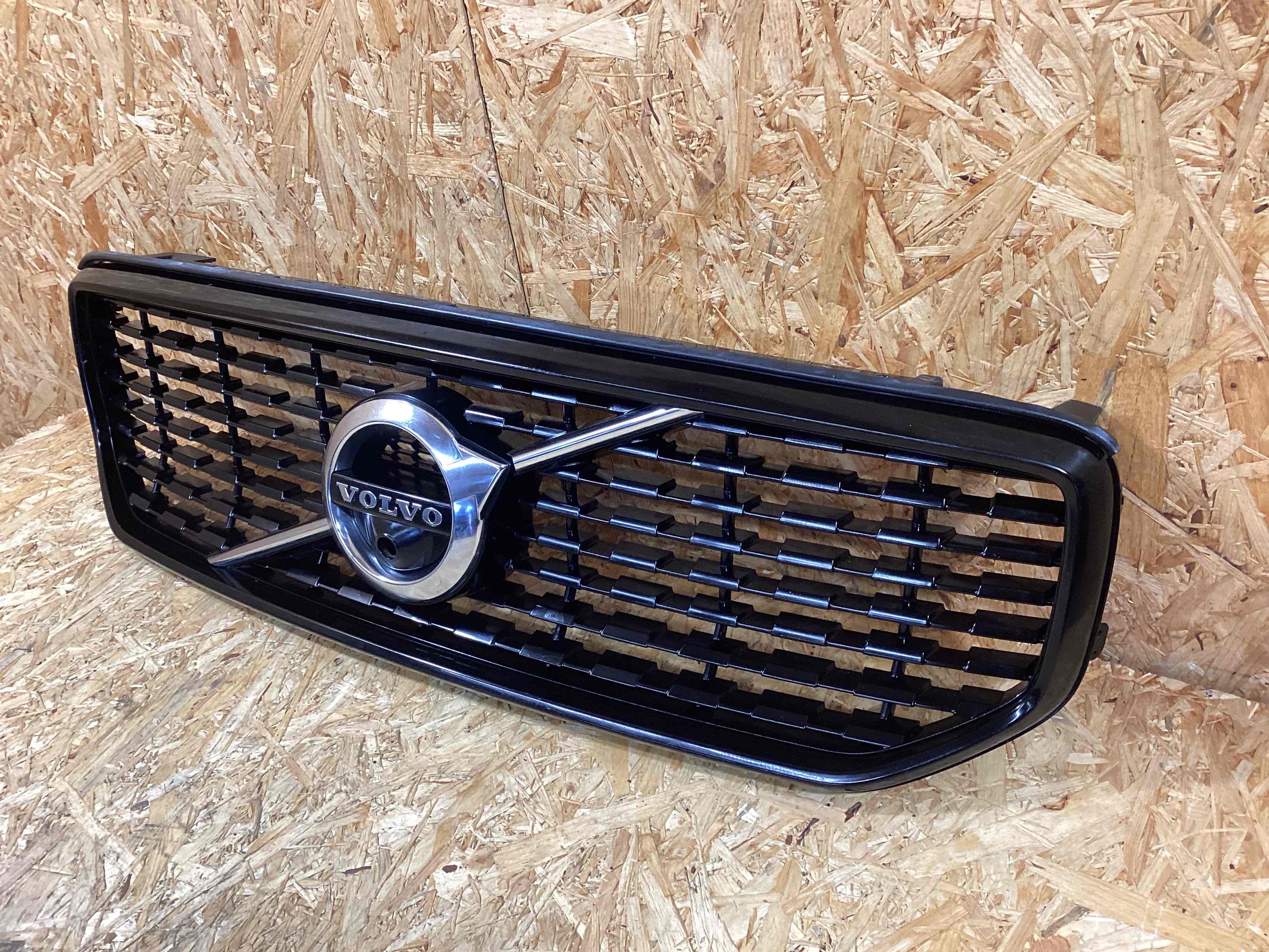 Решетка радиатора Volvo XC60 230925-109