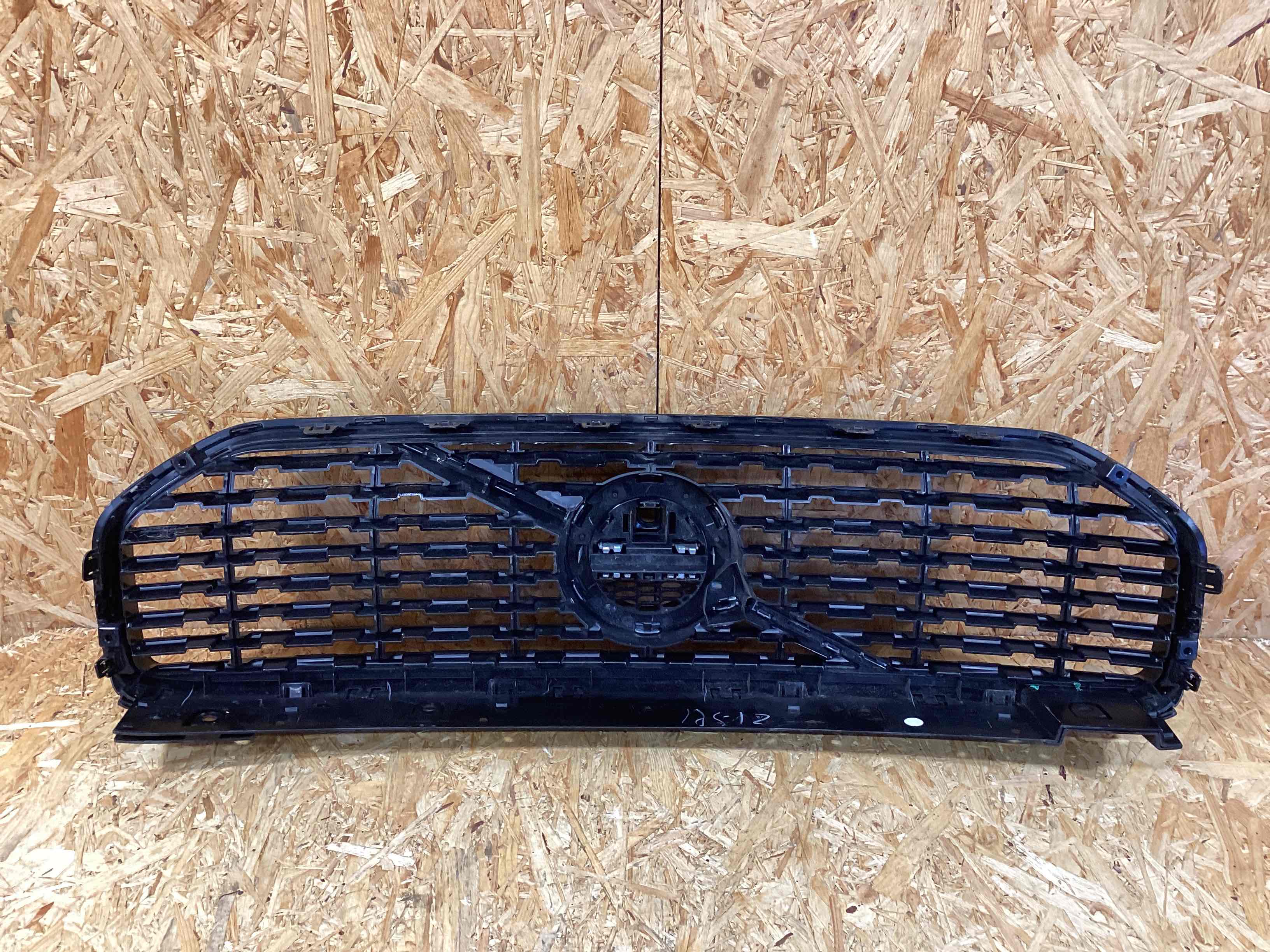 Решетка радиатора Volvo XC60 230925-109