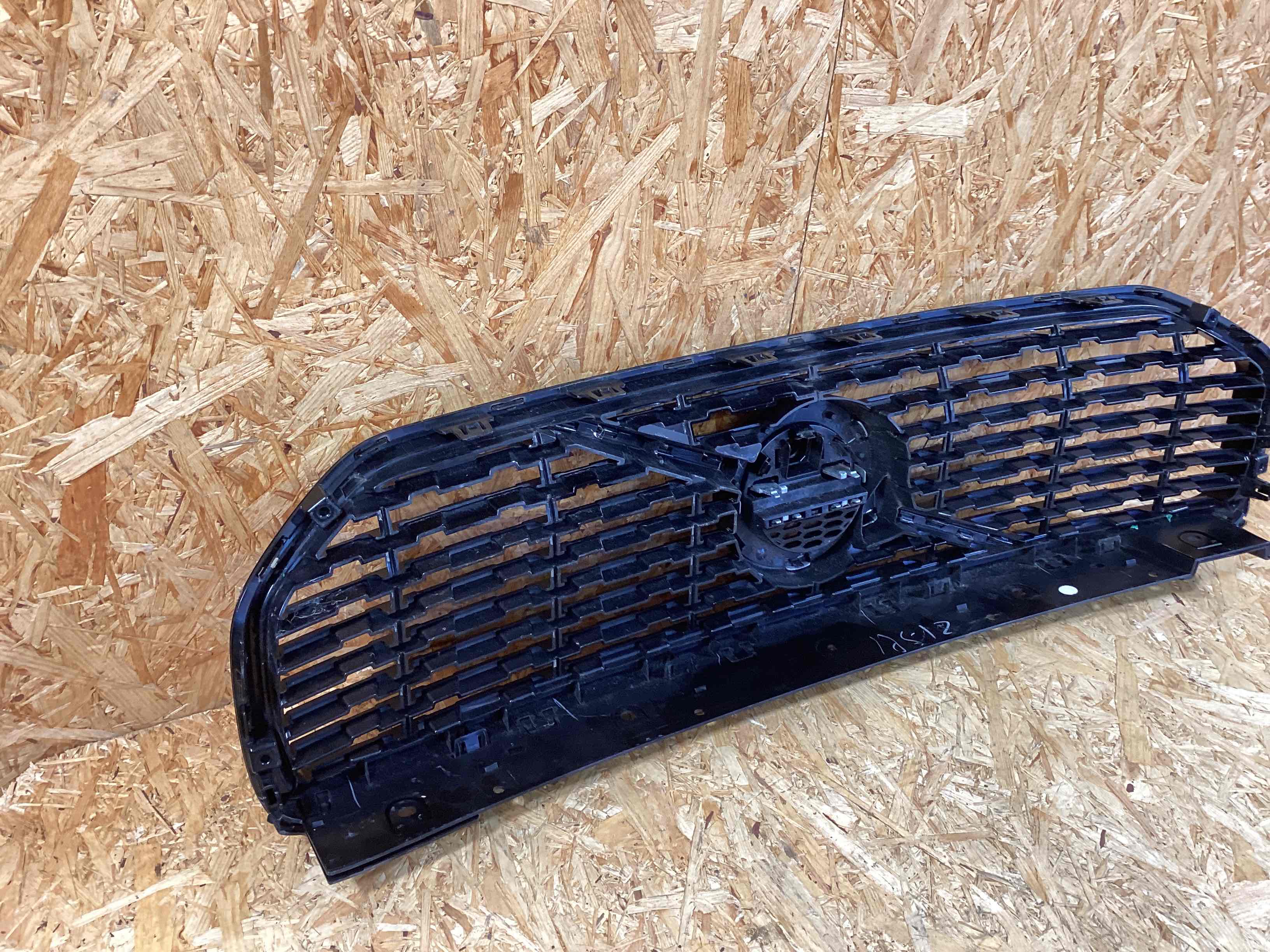 Решетка радиатора Volvo XC60 230925-109