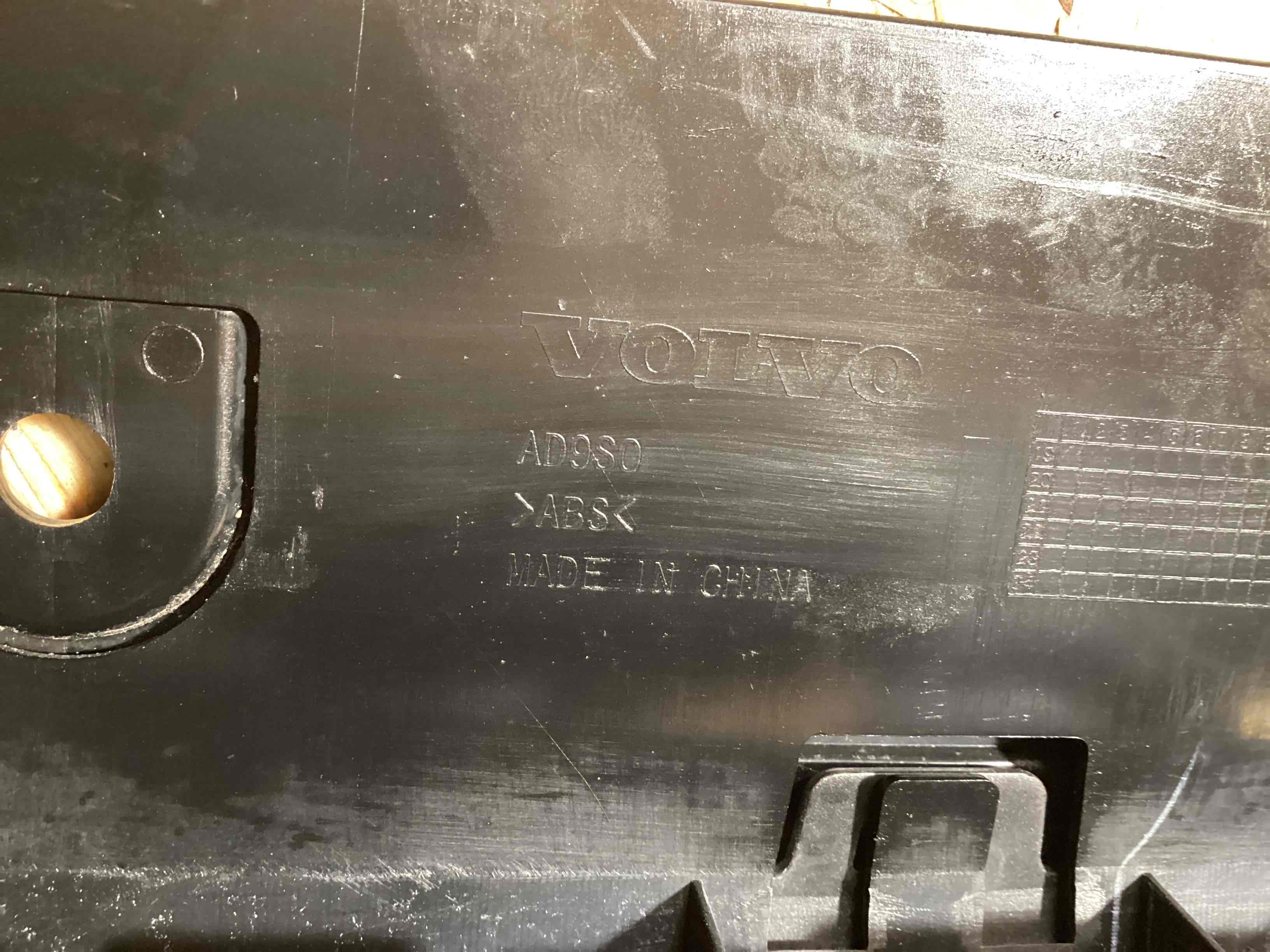 Решетка радиатора Volvo XC60 230925-109