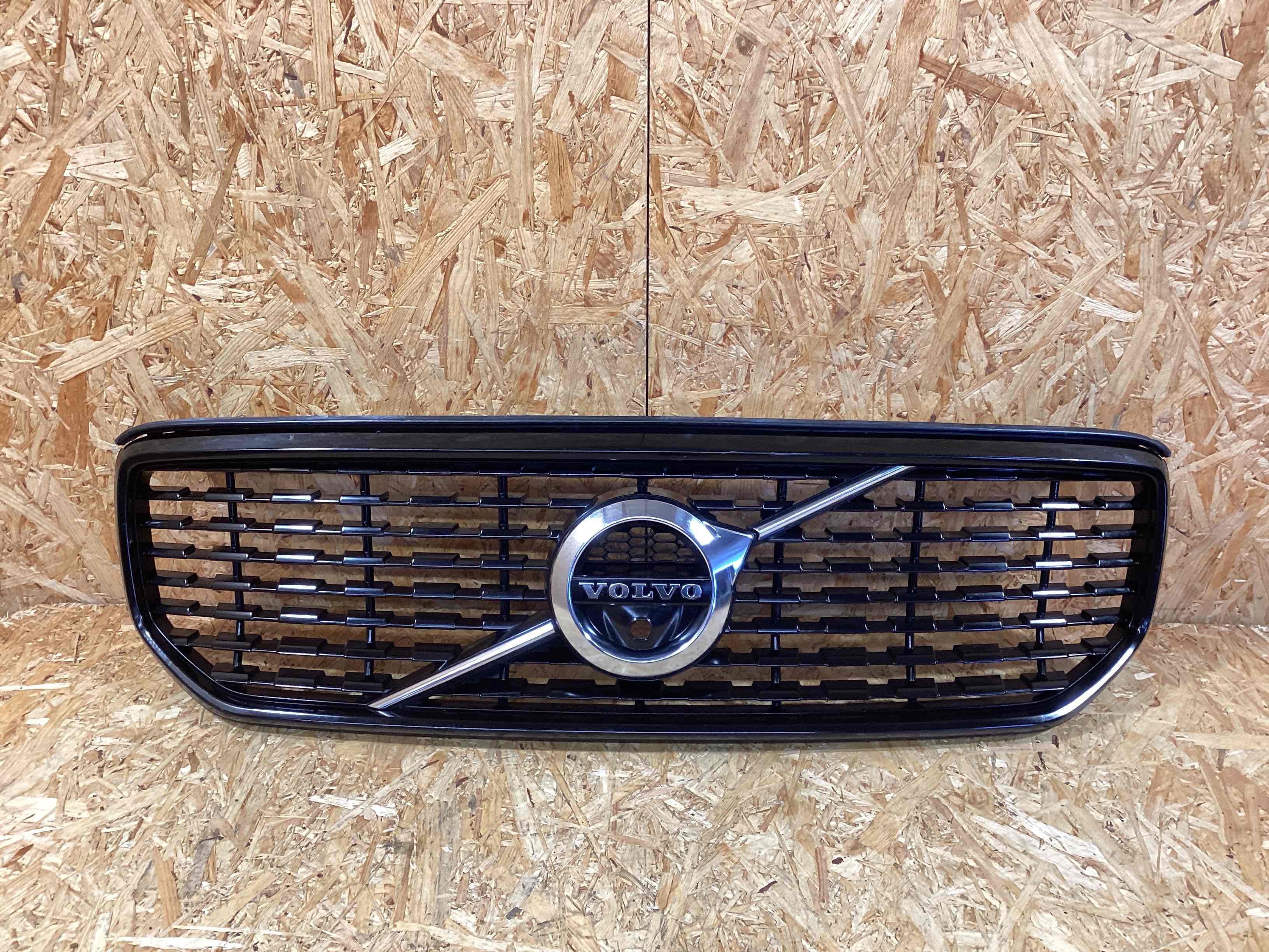 Решетка радиатора Volvo XC60 230925-109
