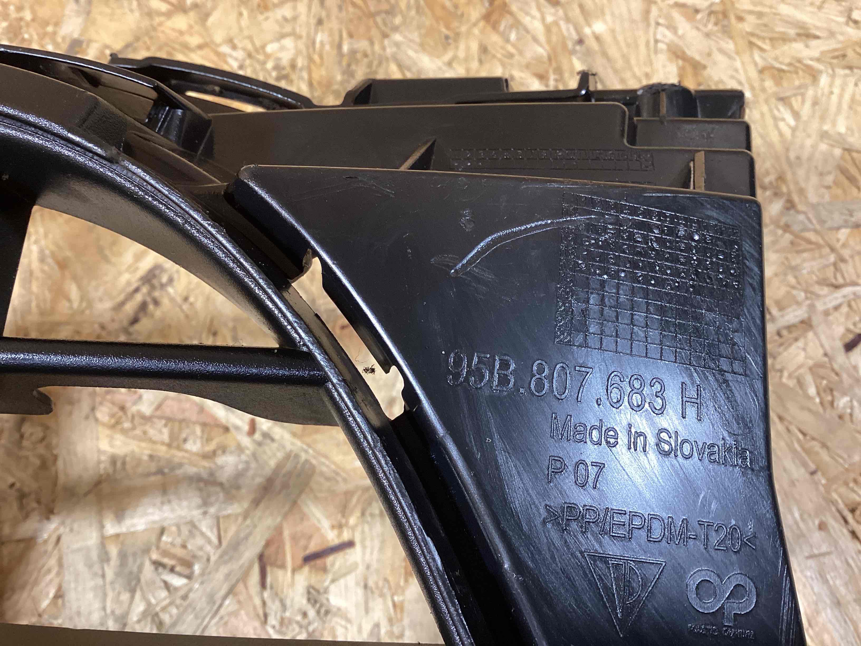 Заглушка, вставка (решетка) в бампер Porsche Macan 230925-112