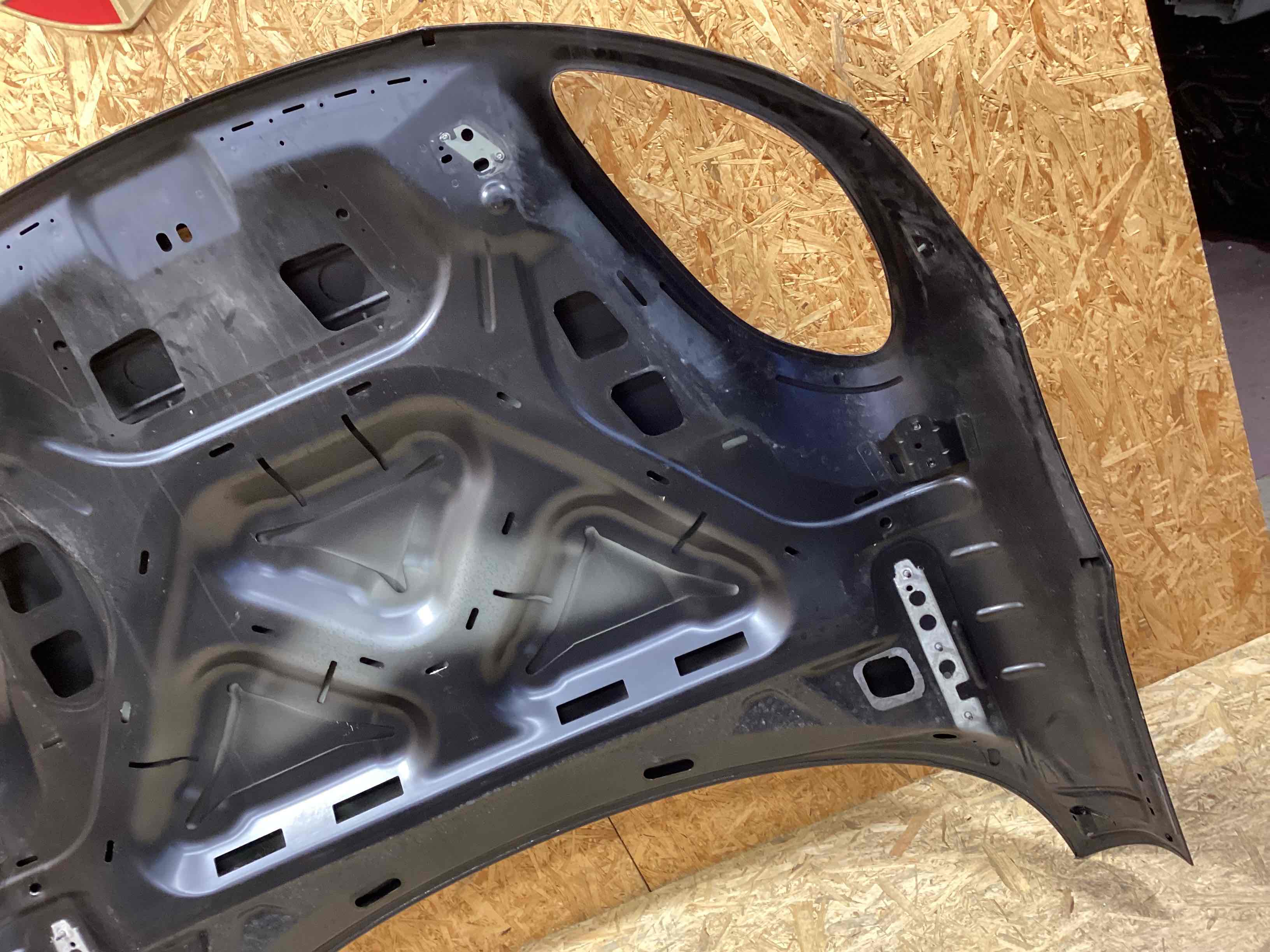 Капот Porsche Macan 240226-101