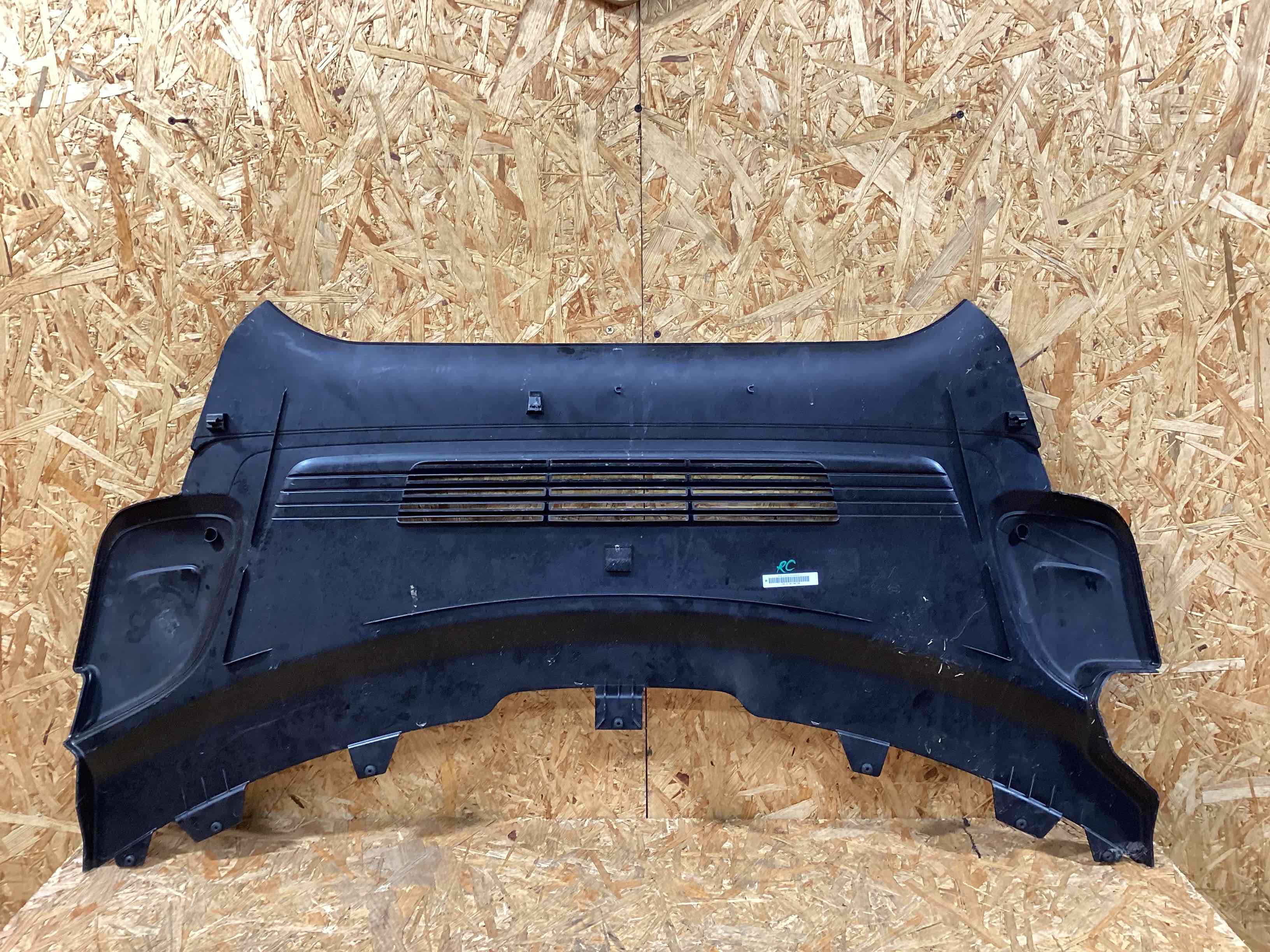 Пластик моторного отсека Porsche 911 240226-102