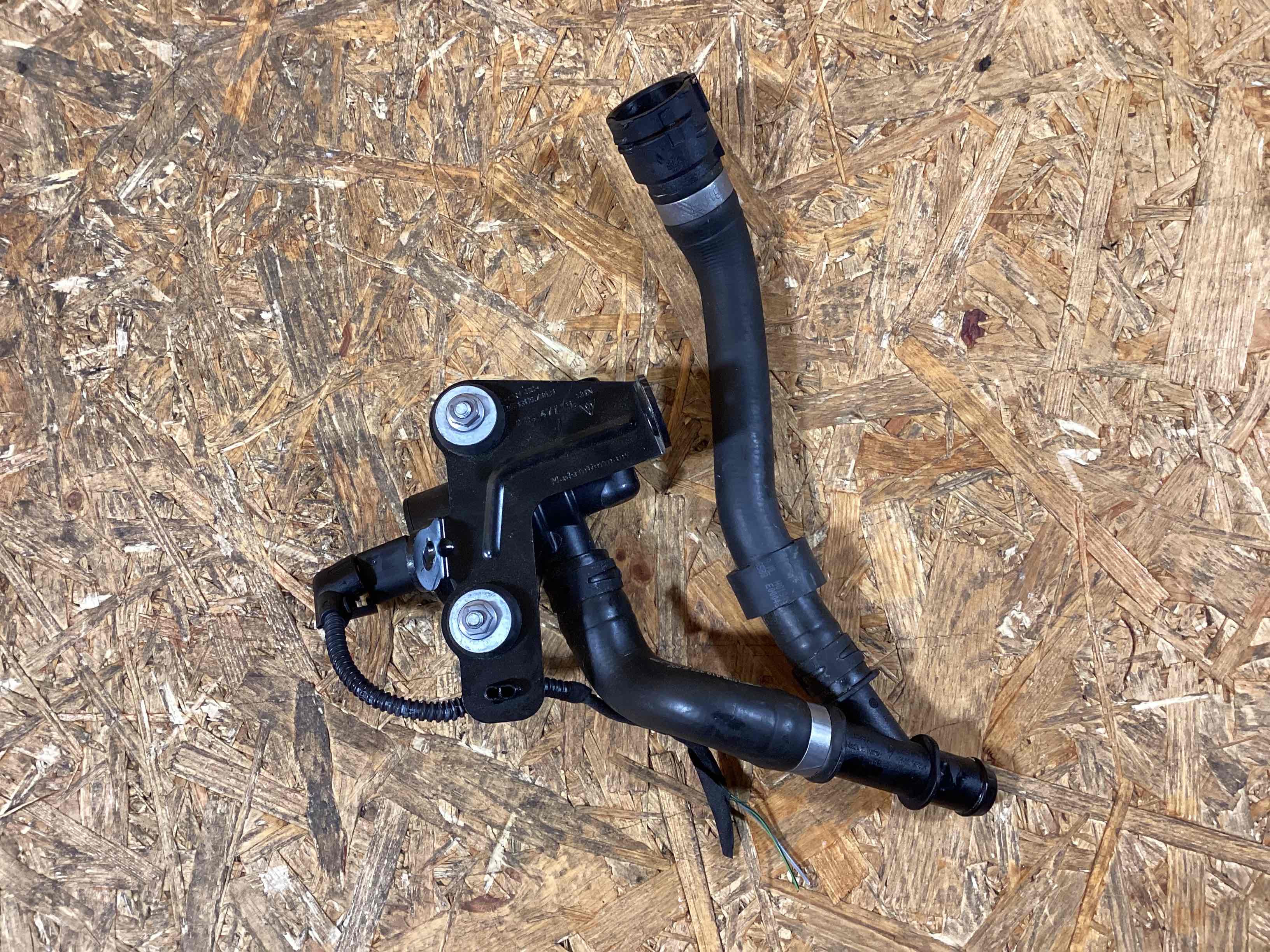 Клапан электромагнитный Porsche Macan 240226-105