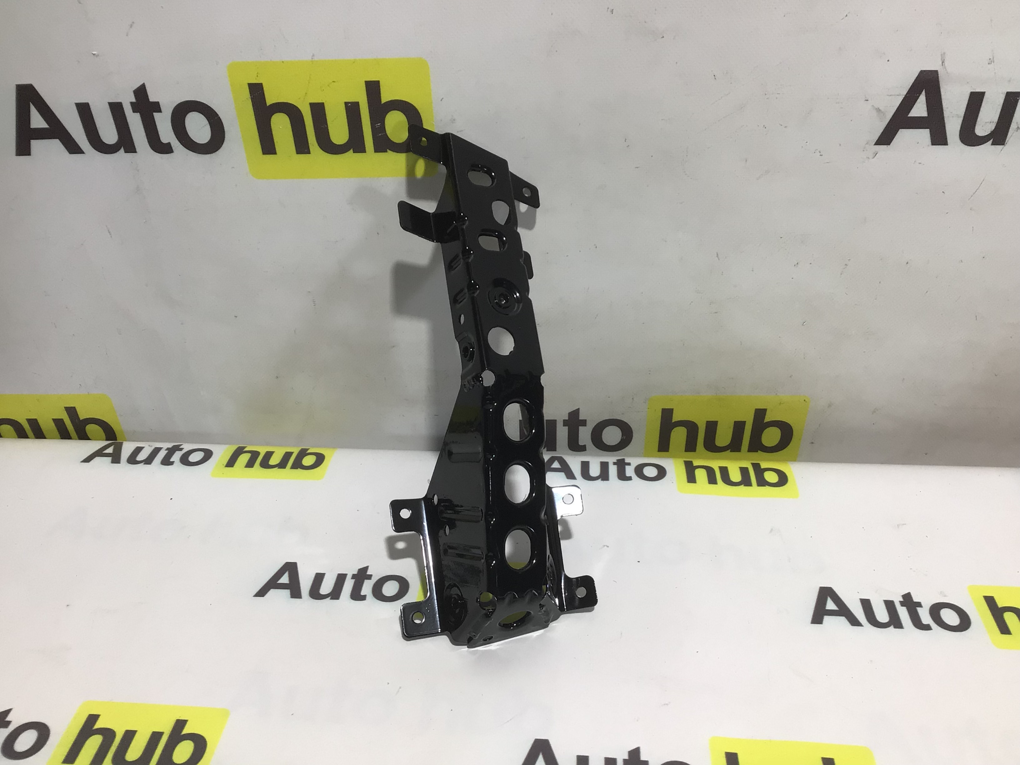 Крепление крыла Porsche Panamera 240326-005