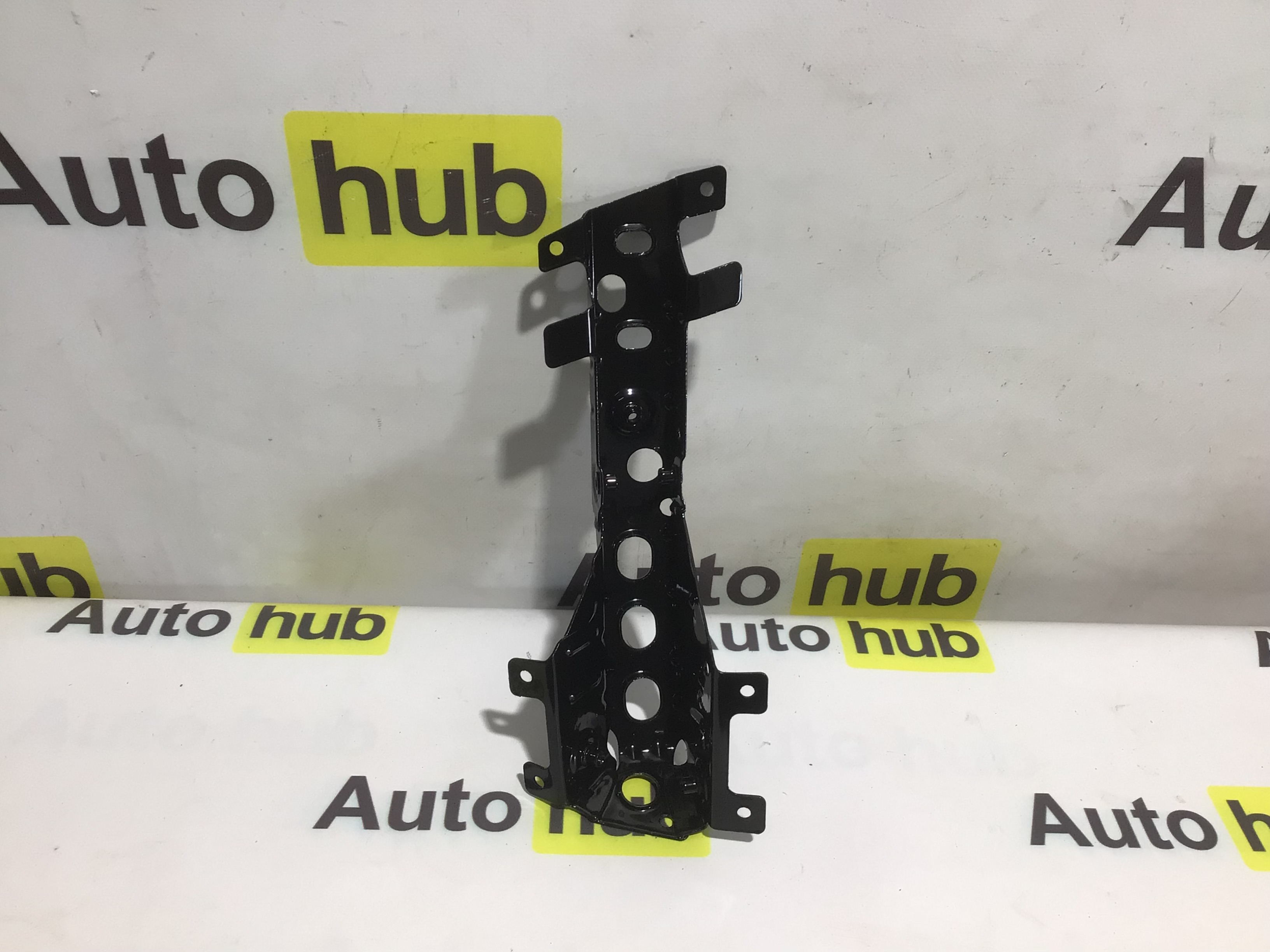 Крепление крыла Porsche Panamera 240326-006