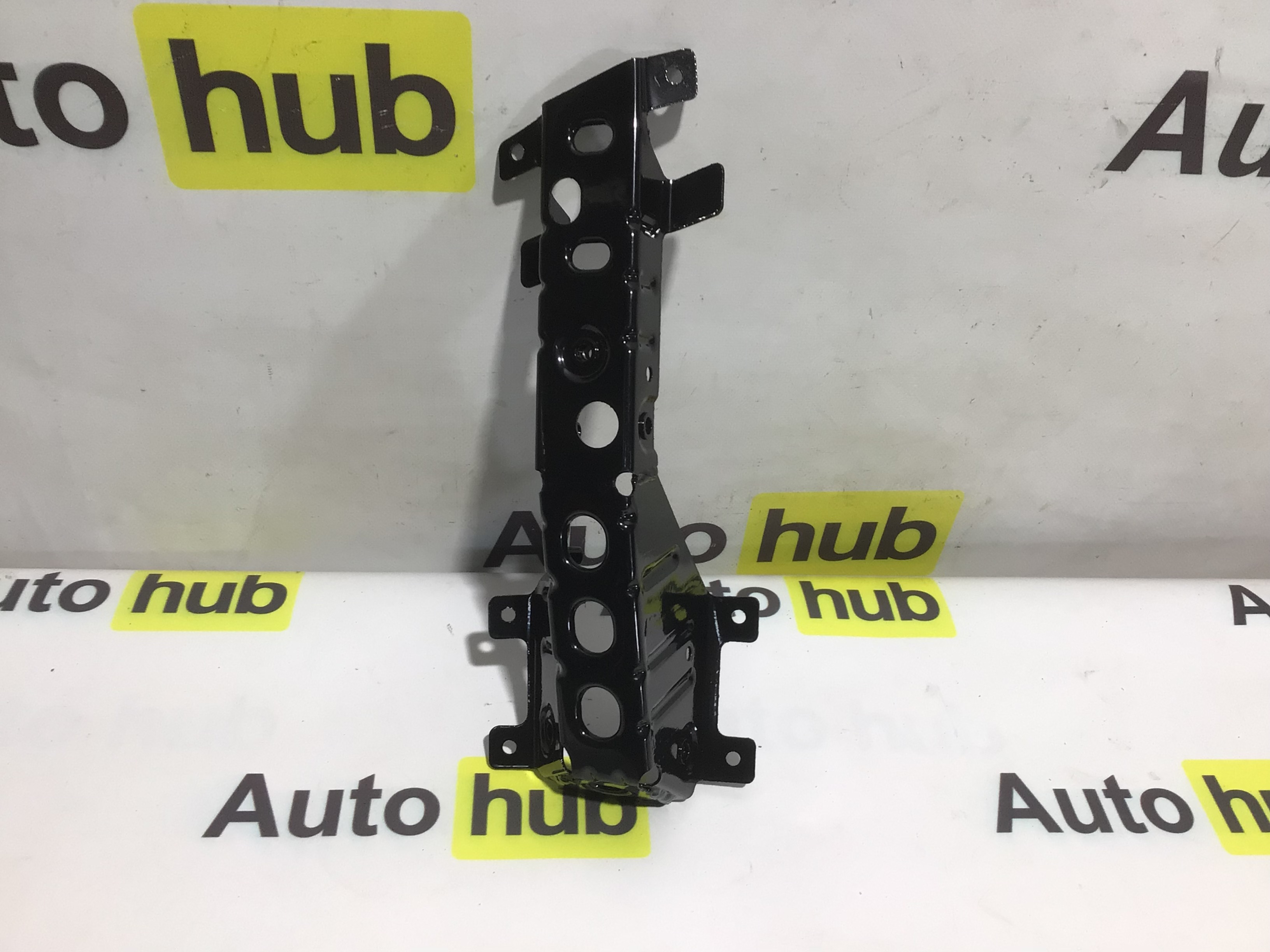 Крепление крыла Porsche Panamera 240326-007