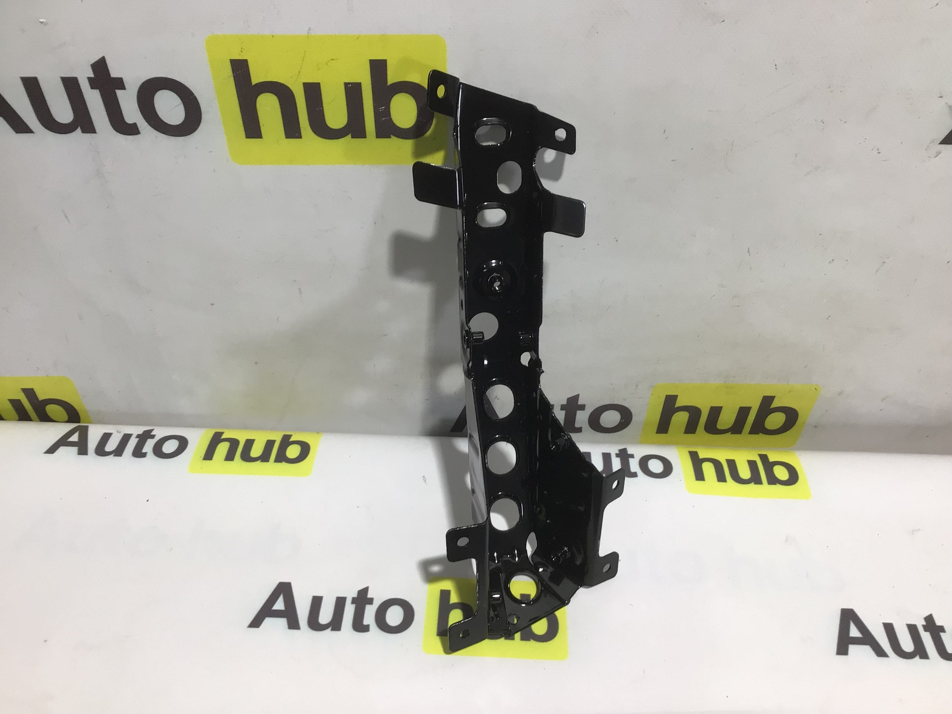 Крепление крыла Porsche Panamera 240326-008