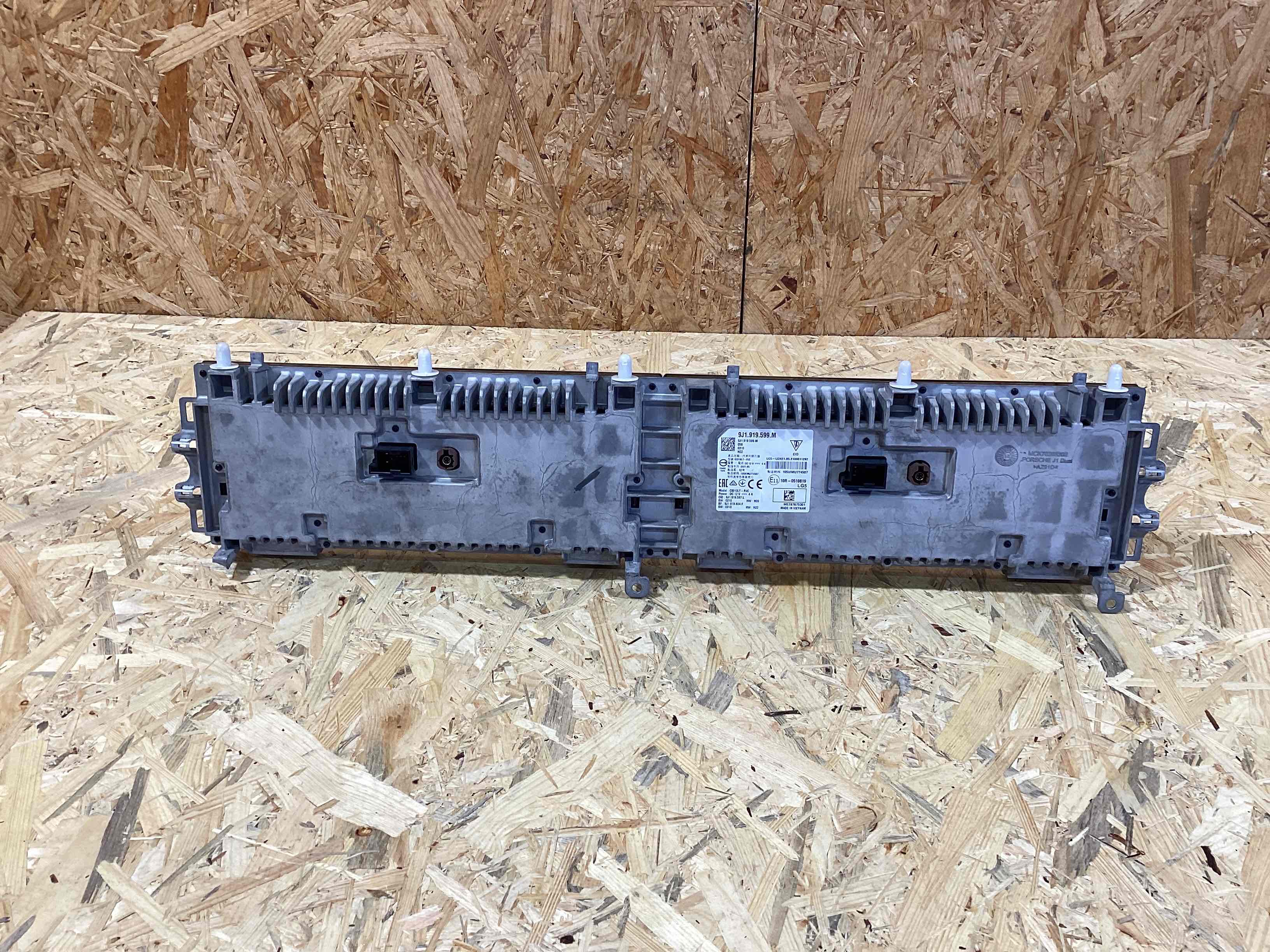 Дисплей информационный, монитор, экран Porsche Taycan 240326-102