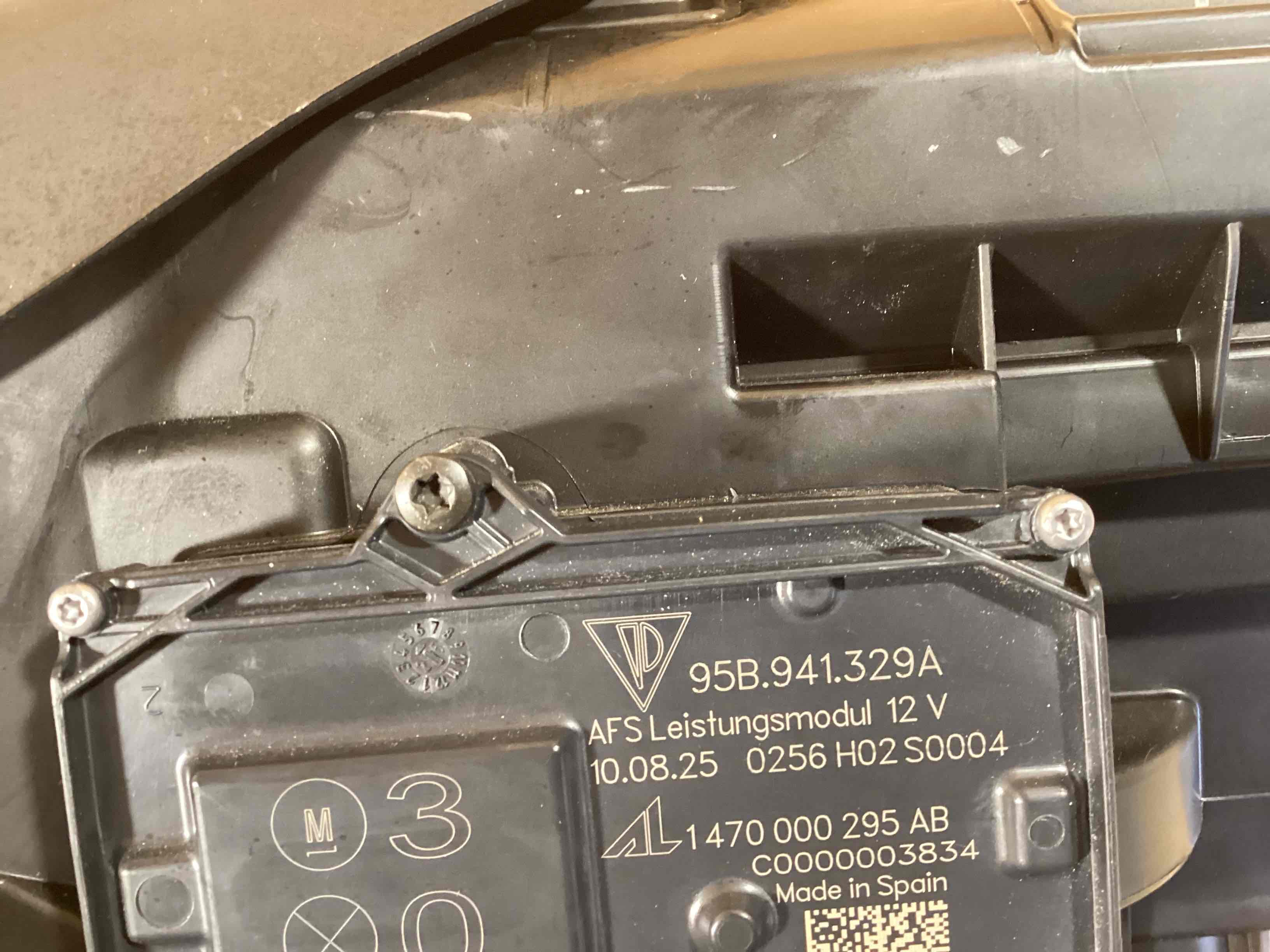 Фара правая Porsche Macan 240326-104