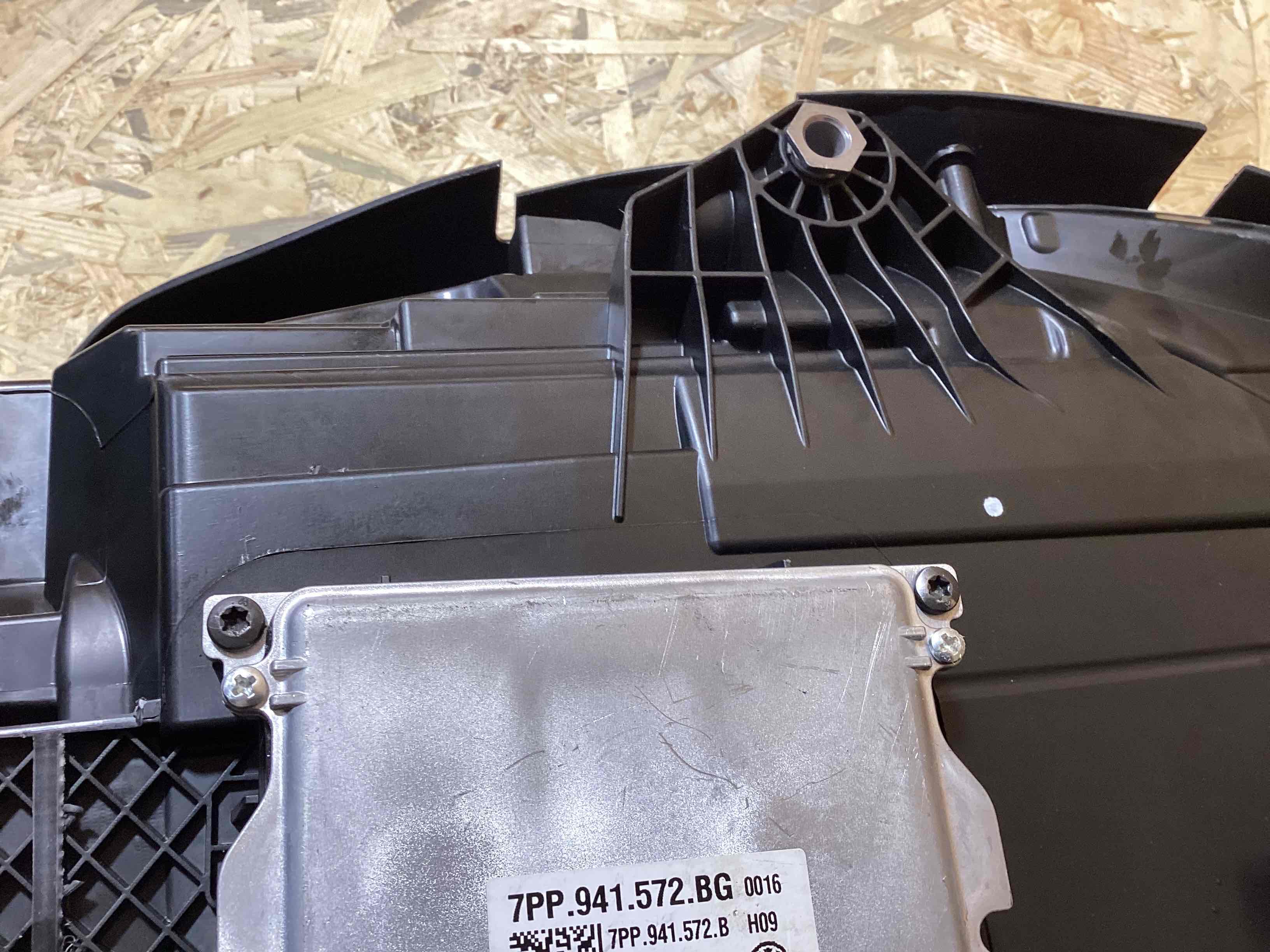 Фара правая Porsche Macan 240326-104