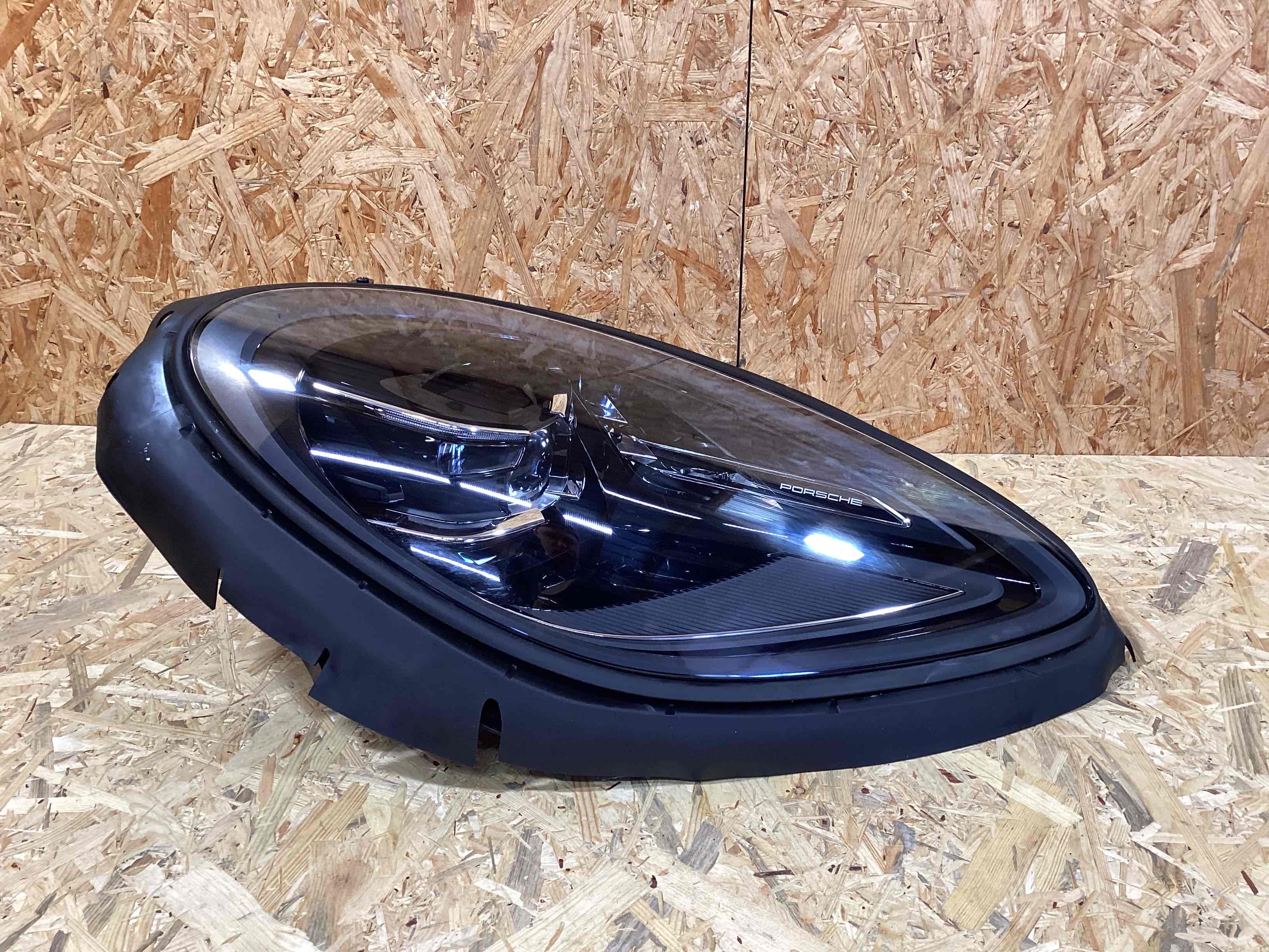 Фара правая Porsche Macan 240326-104