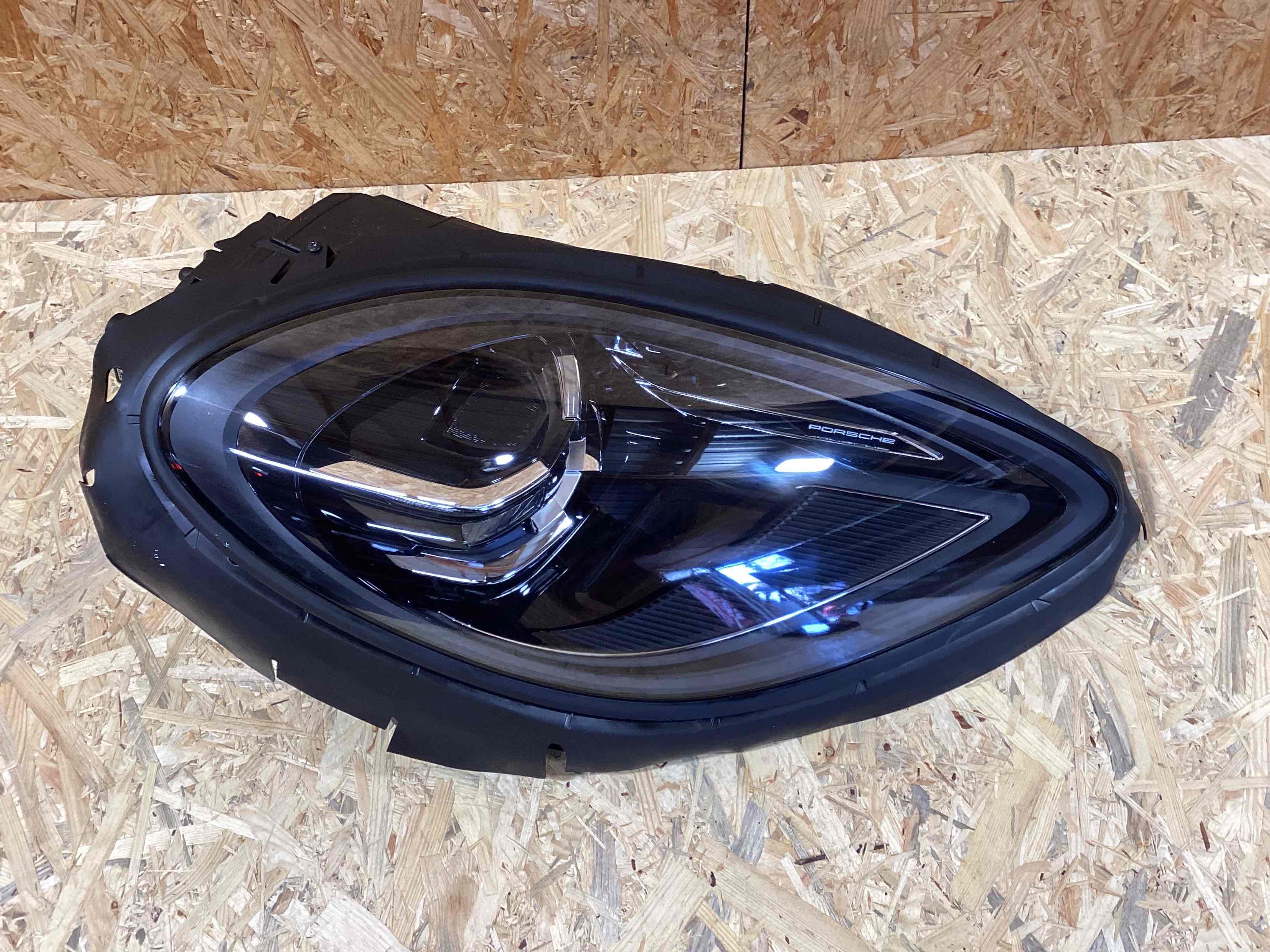 Фара правая Porsche Macan 240326-104