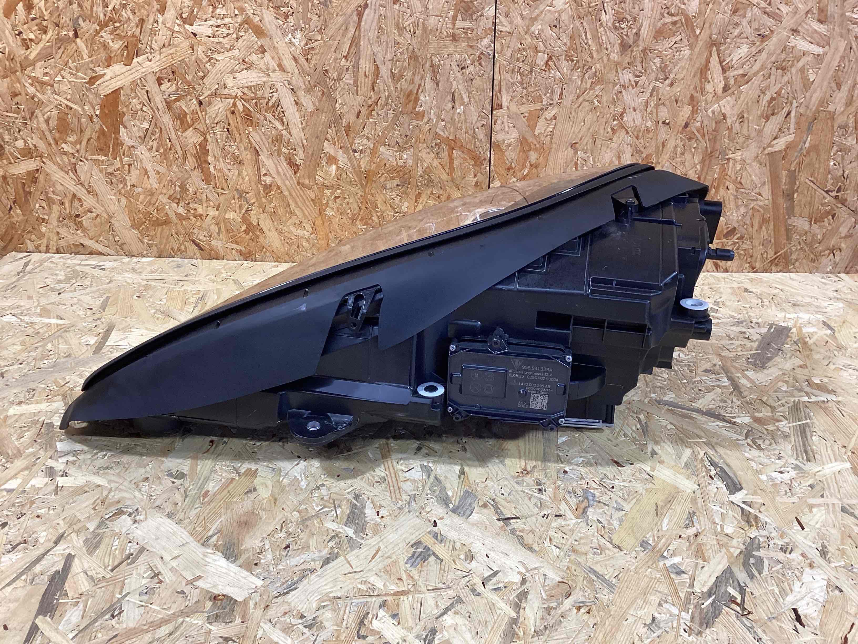 Фара правая Porsche Macan 240326-104