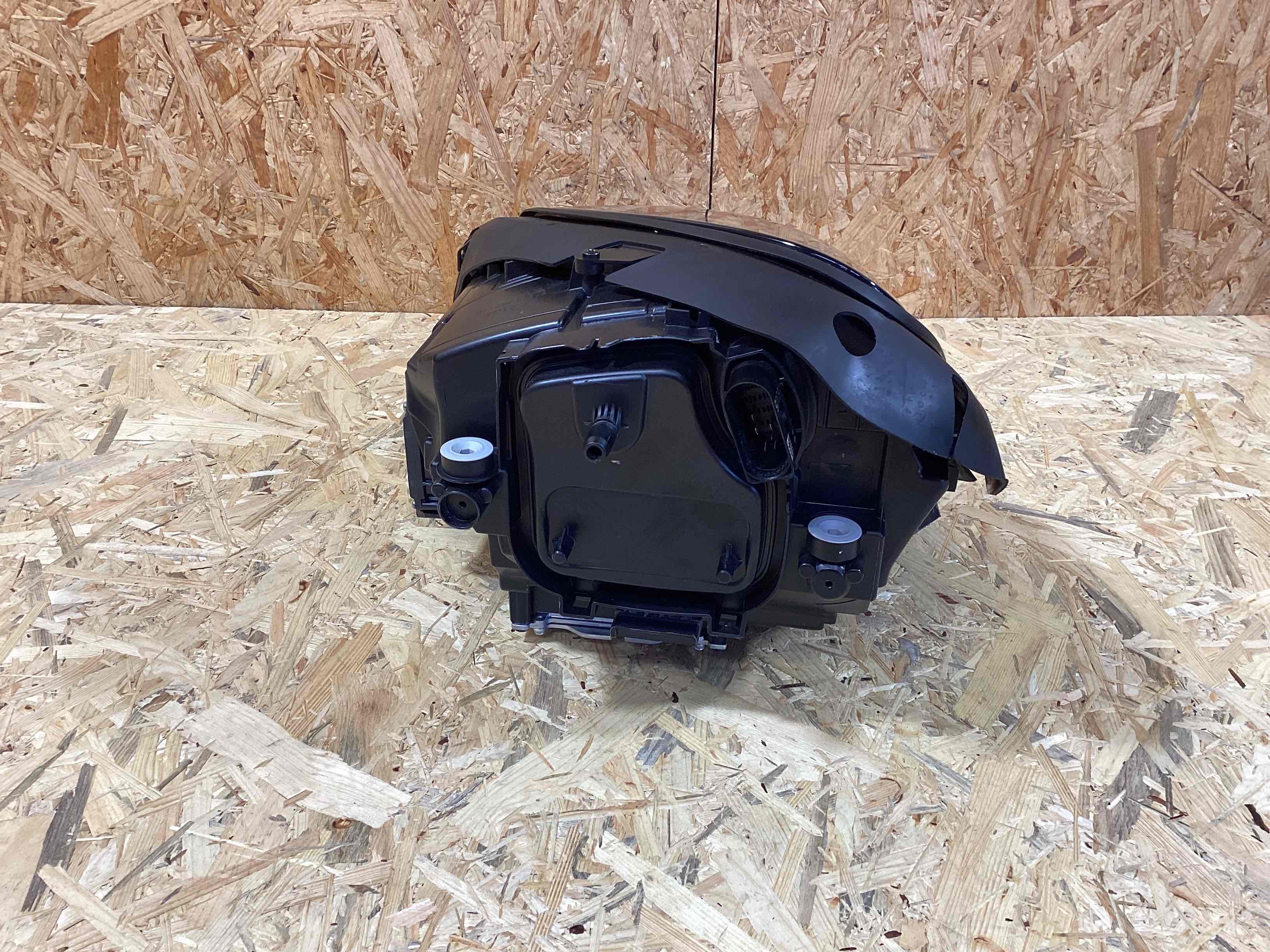 Фара правая Porsche Macan 240326-104