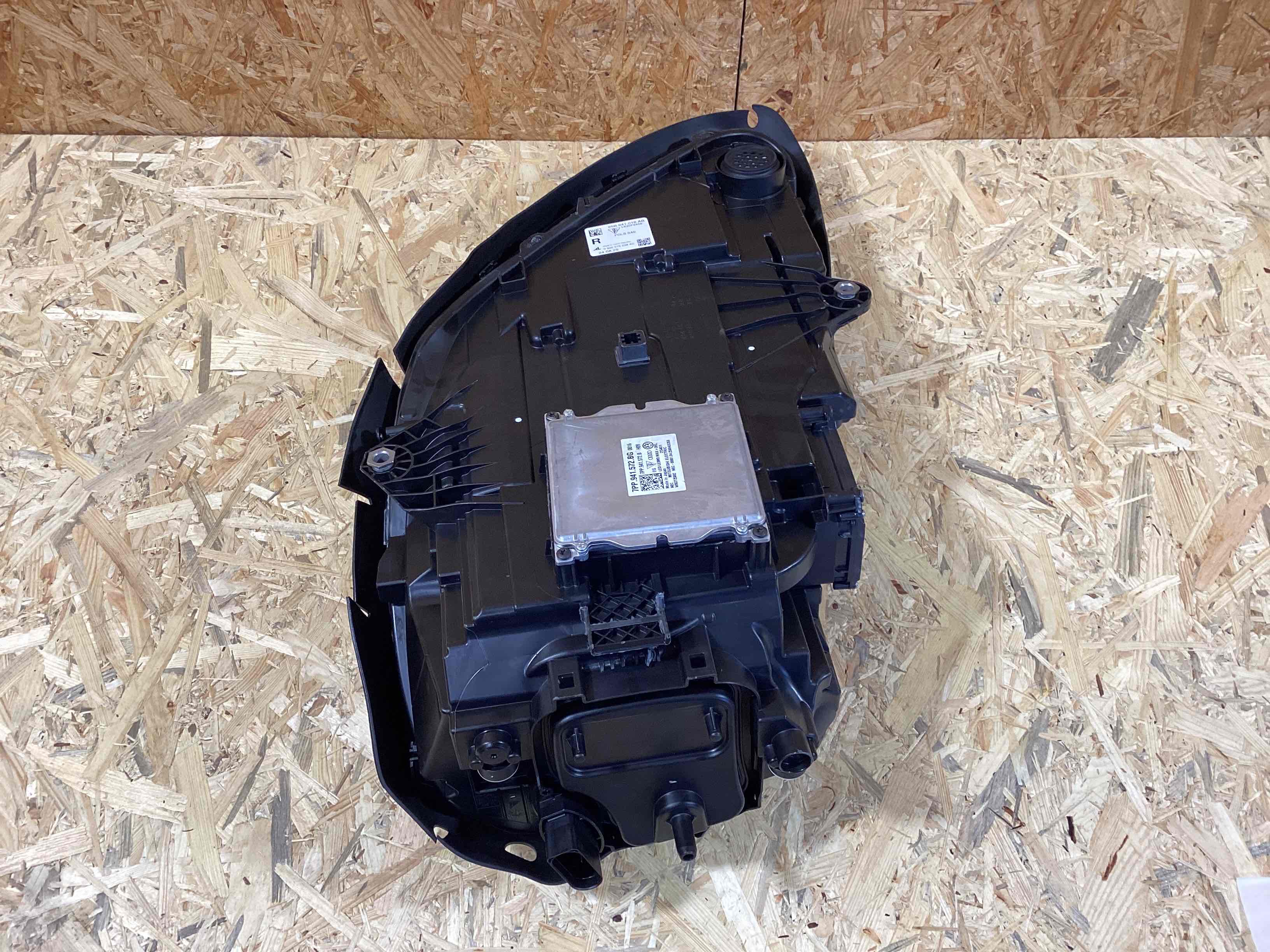 Фара правая Porsche Macan 240326-104