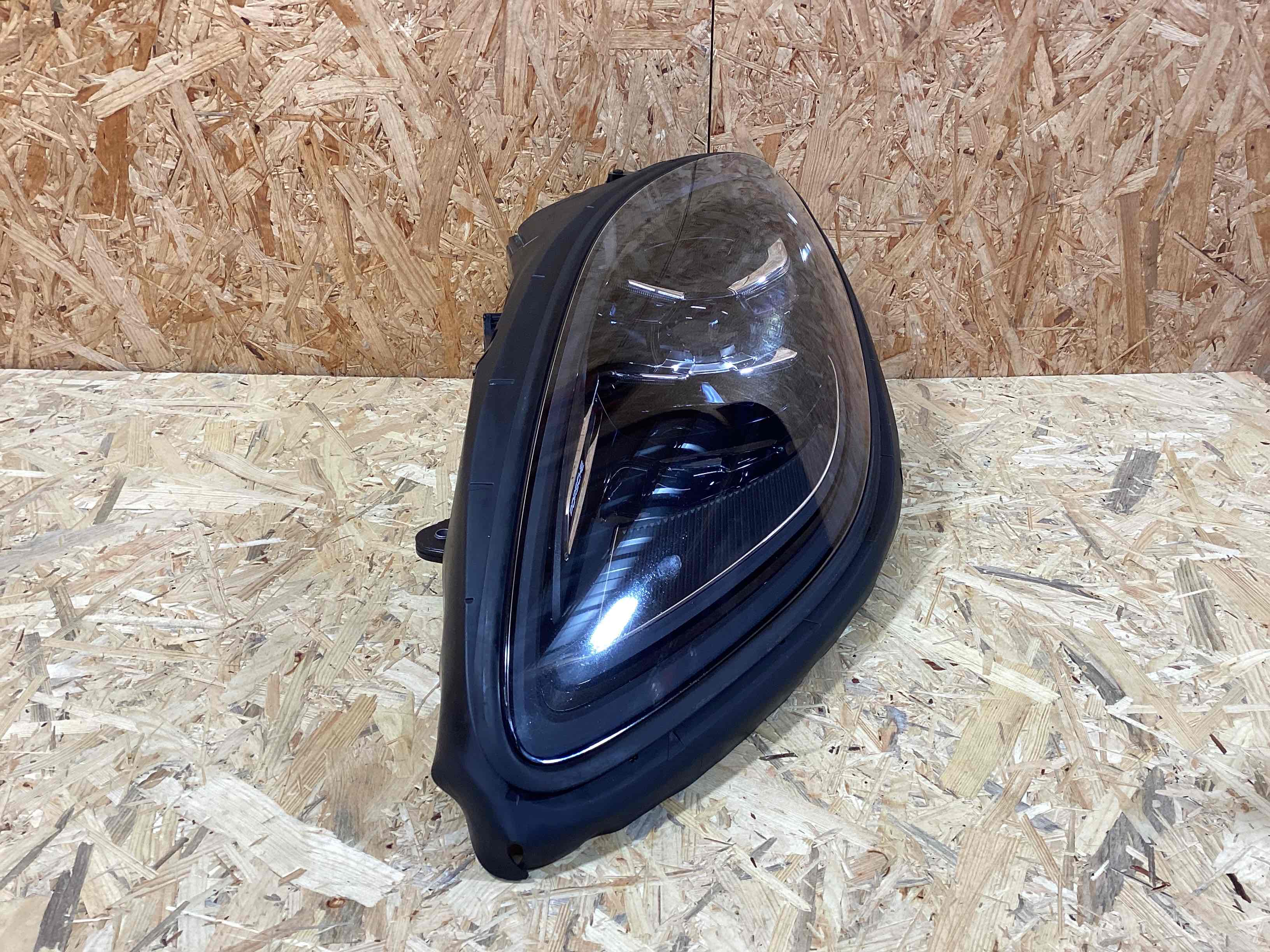 Фара правая Porsche Macan 240326-104