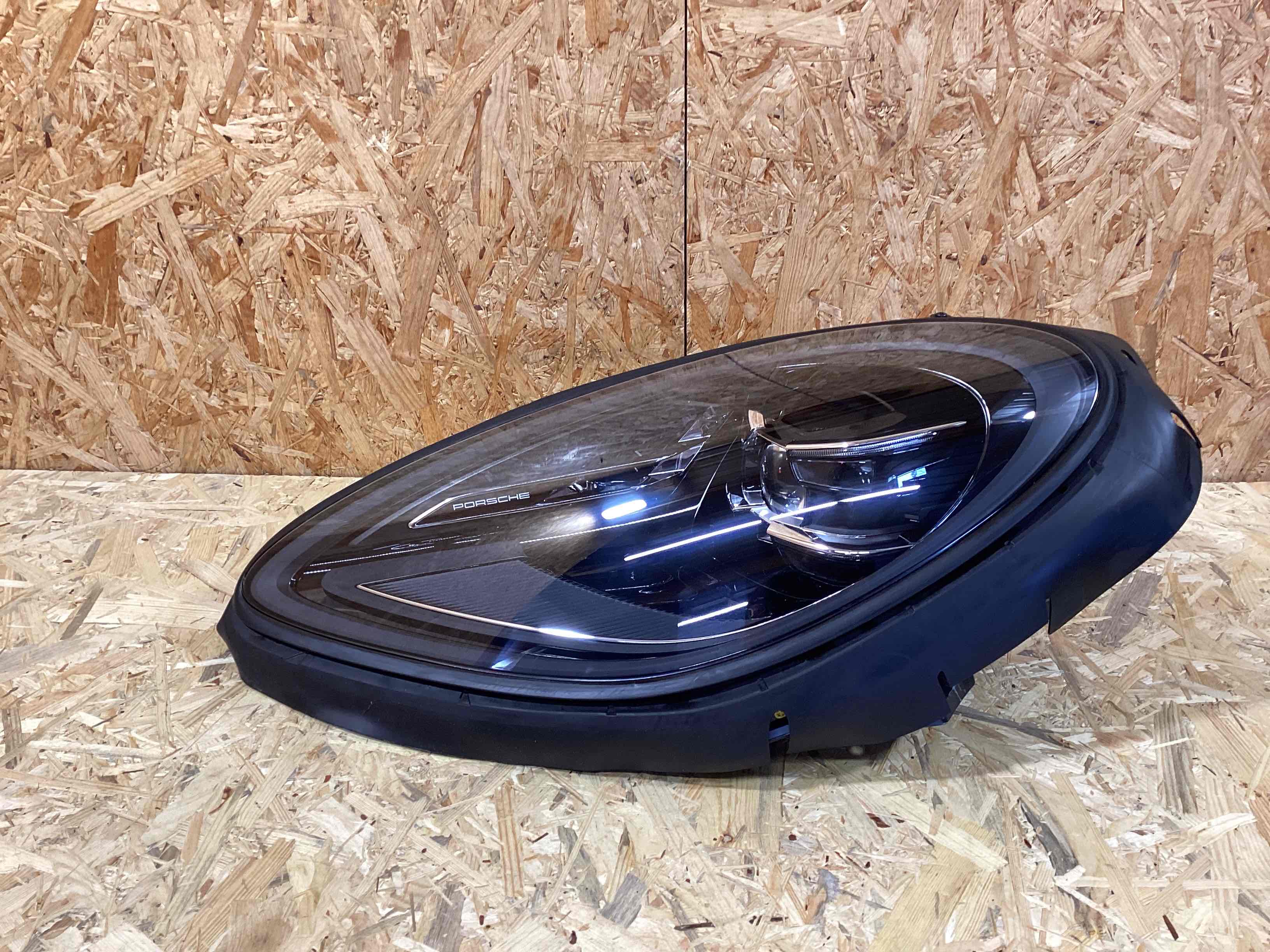 Фара левая Porsche Macan 240326-105