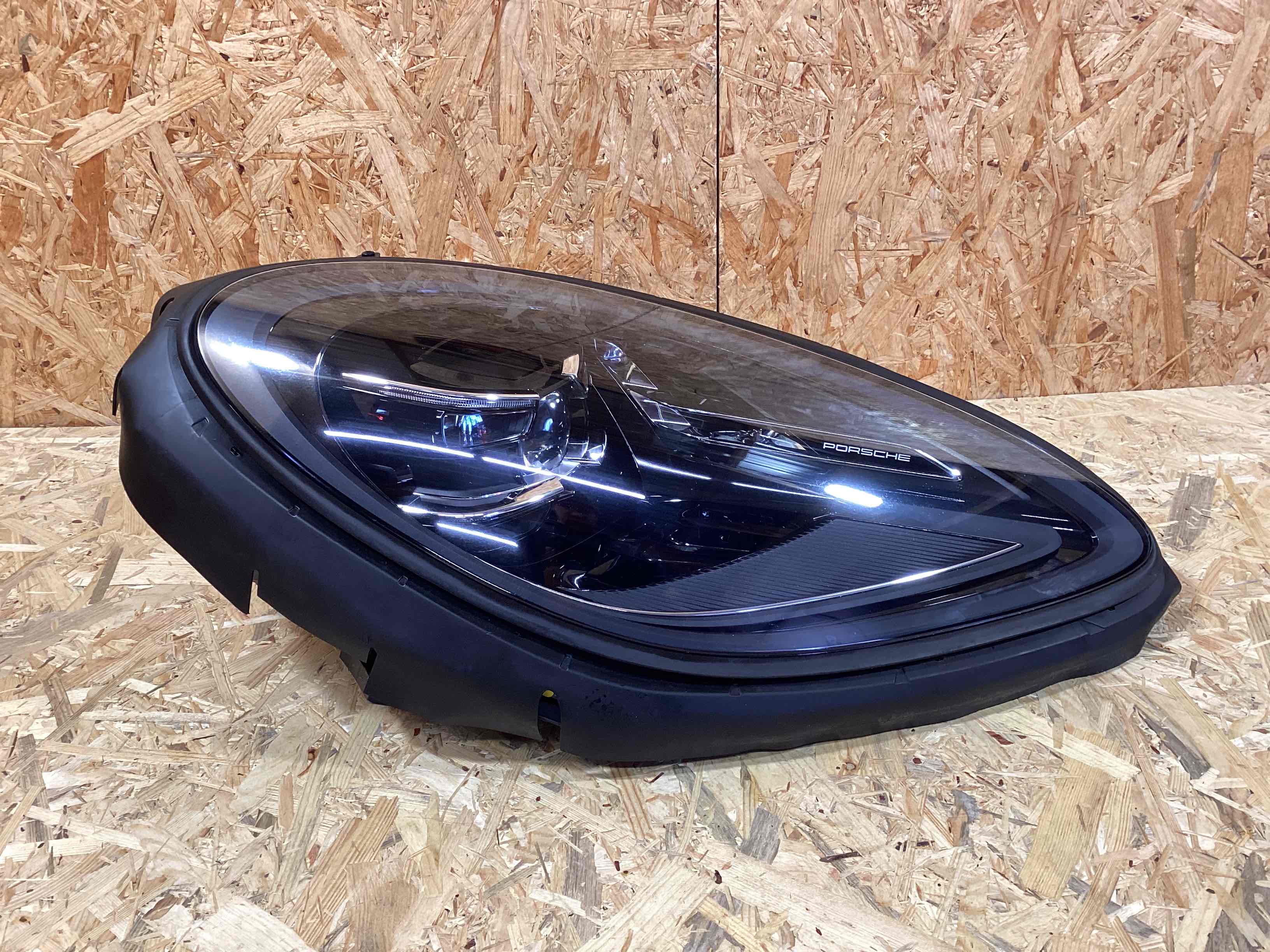 Фара правая Porsche Macan 240326-107