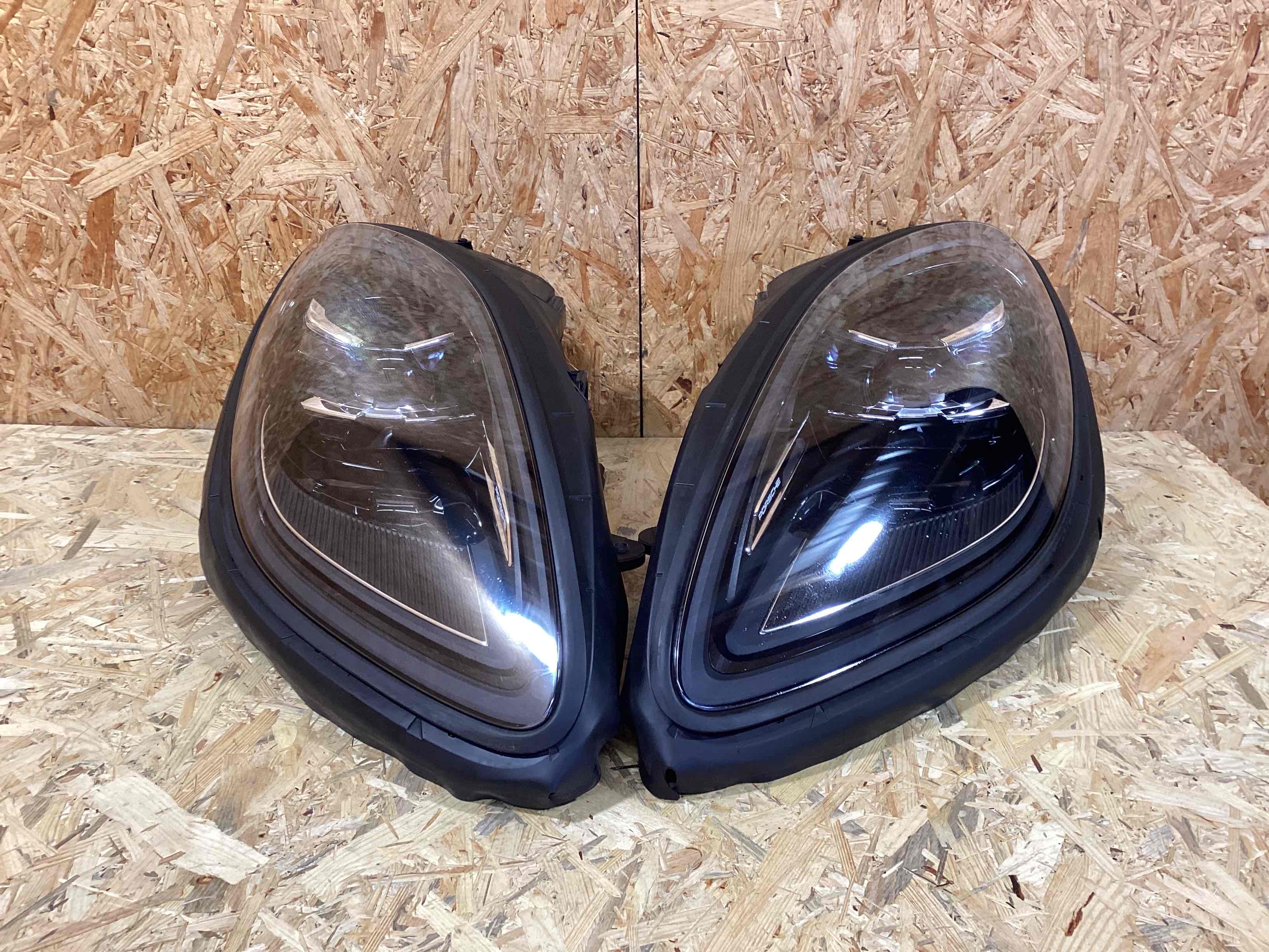 Фара правая Porsche Macan 240326-107