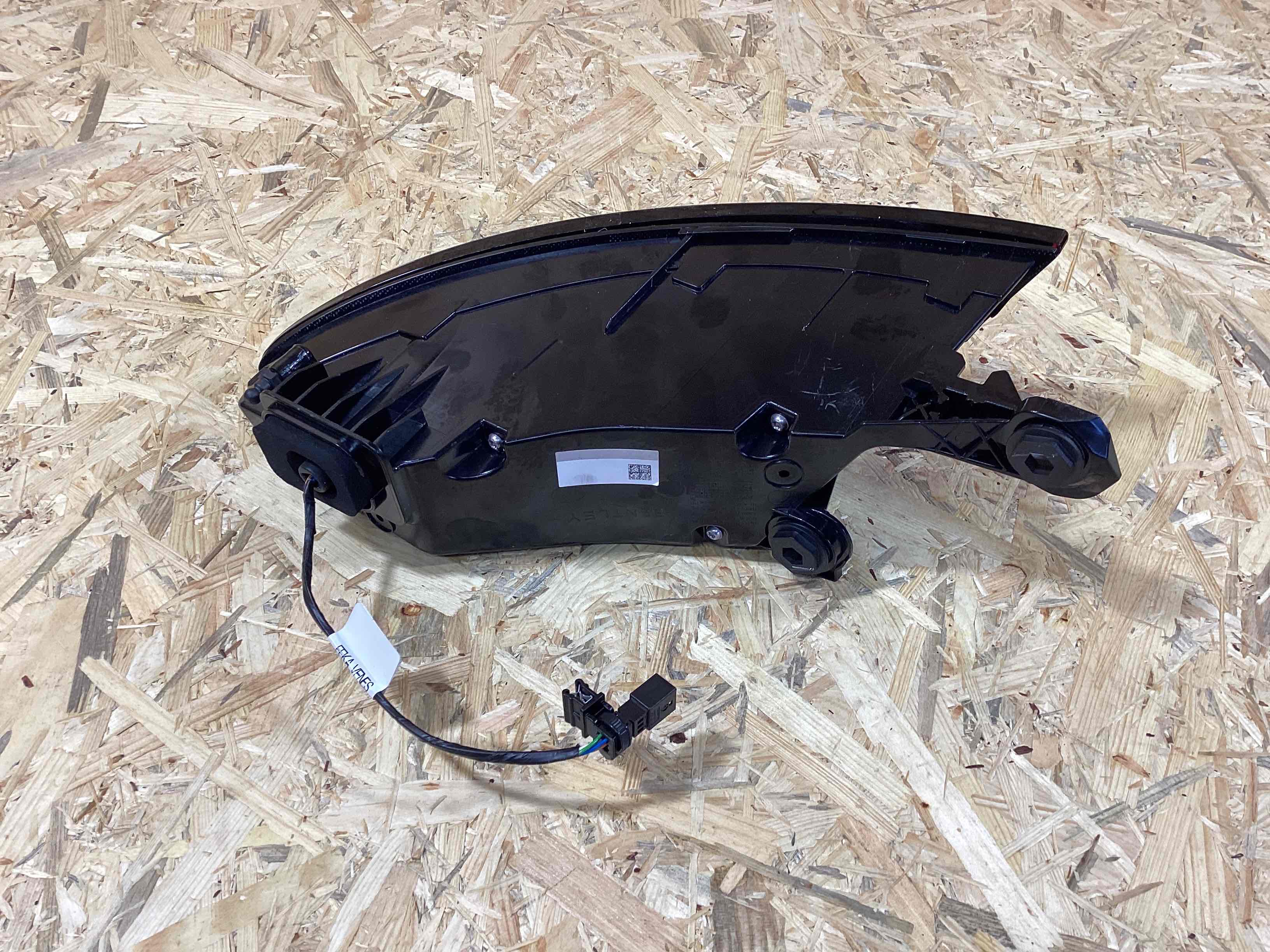 Фонарь задний левый Bentley Continental GT 240326-109