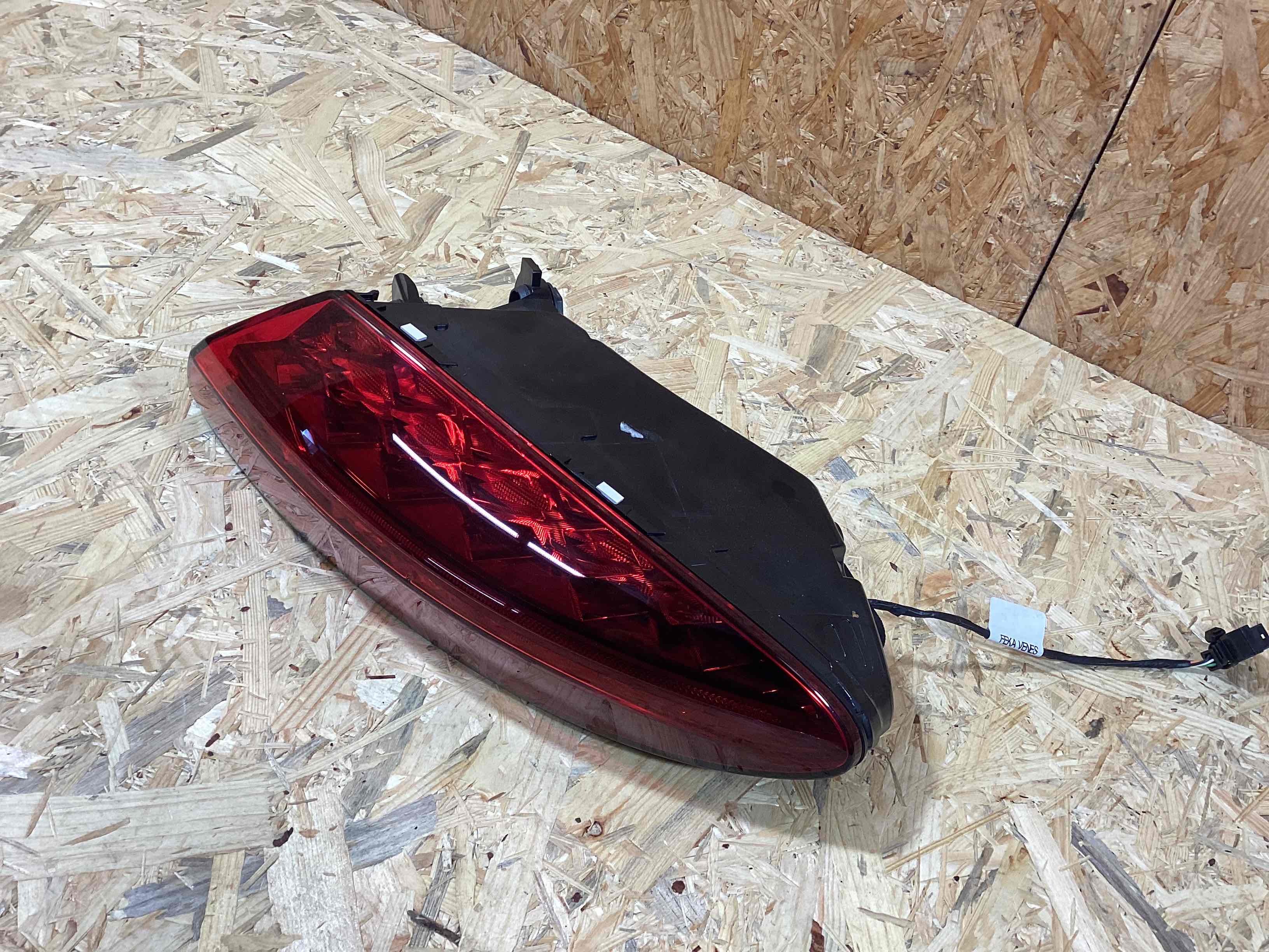 Фонарь задний правый Bentley Continental GT 240326-110