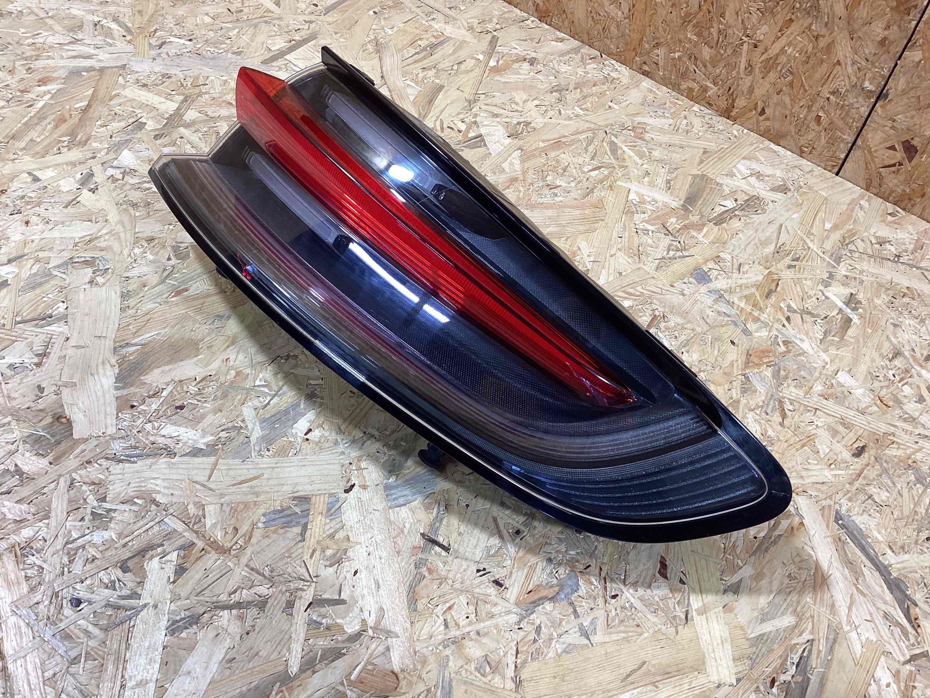 Фонарь задний правый Porsche Macan 240326-112